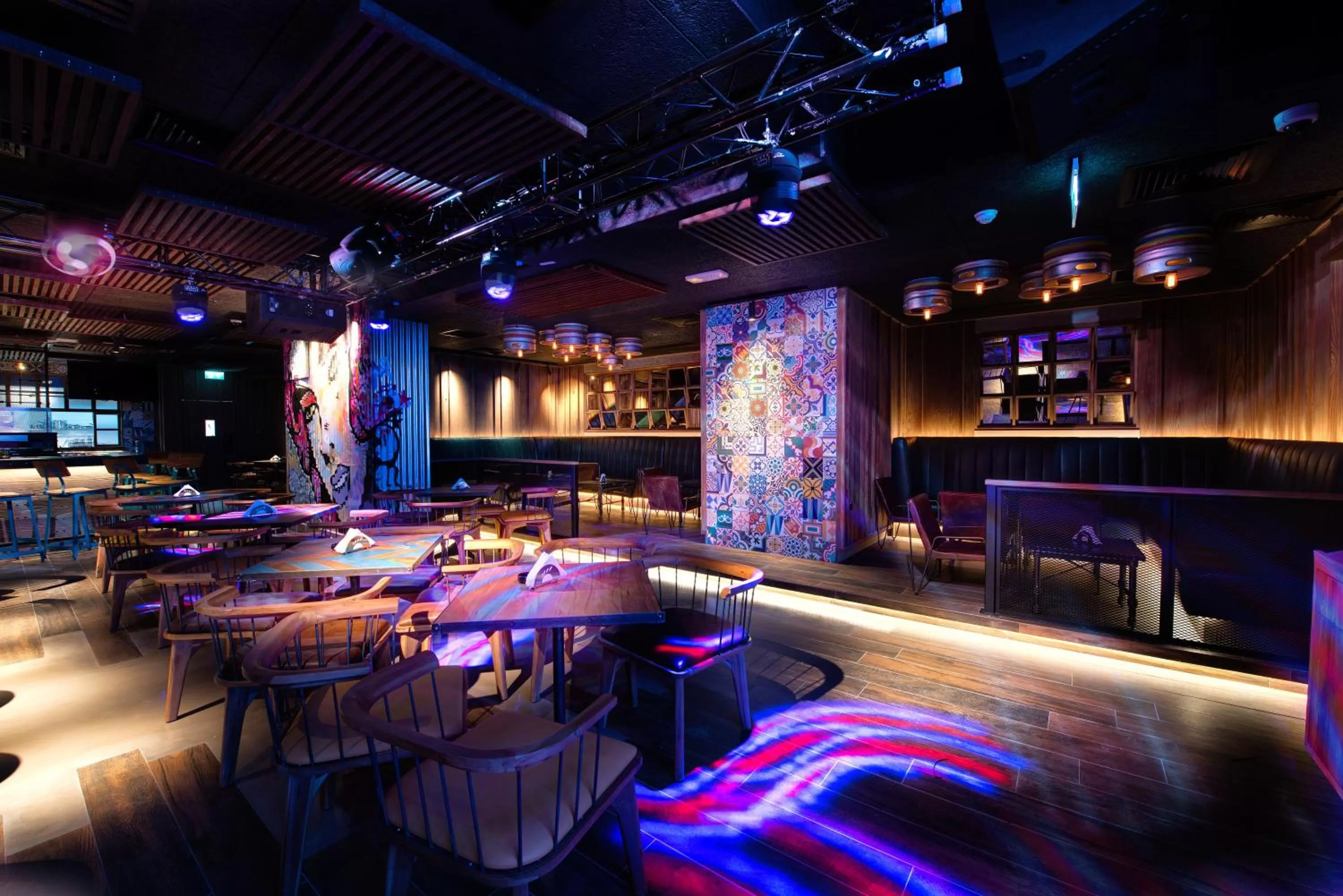 Nightclub / DJ, Restaurant/Places to Eat in Hyatt Place Dubai Al Rigga Residences