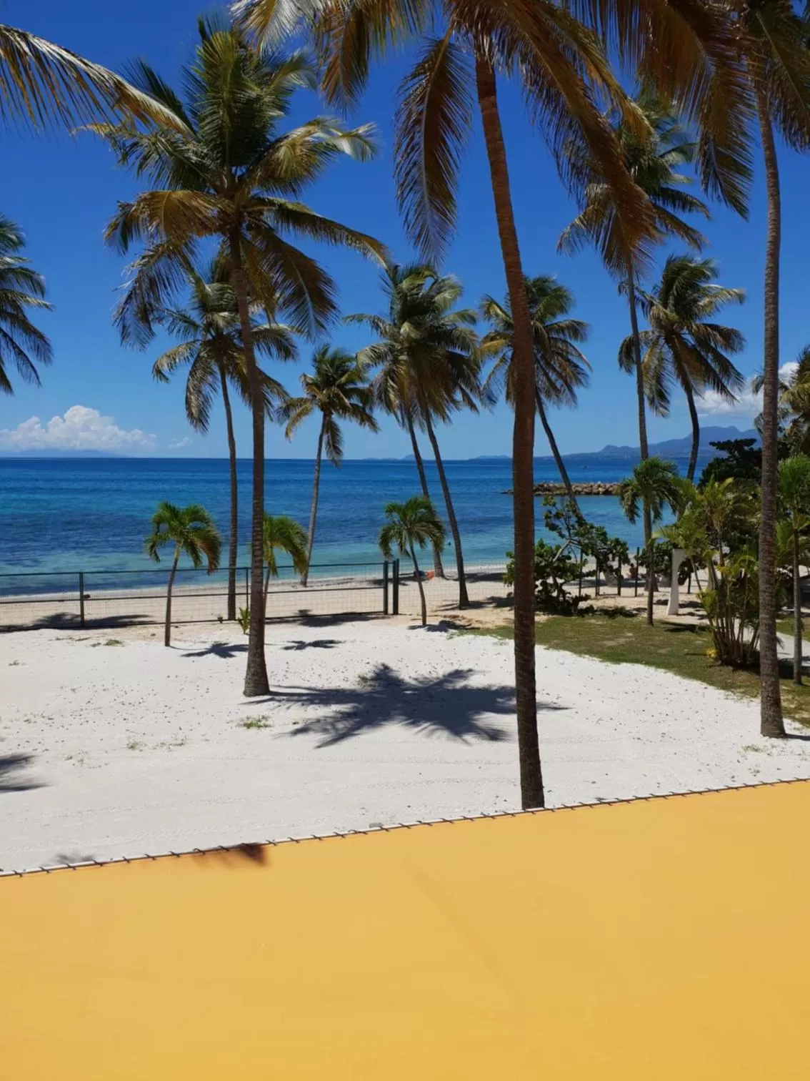 Beach in Hotel Arawak Beach Resort