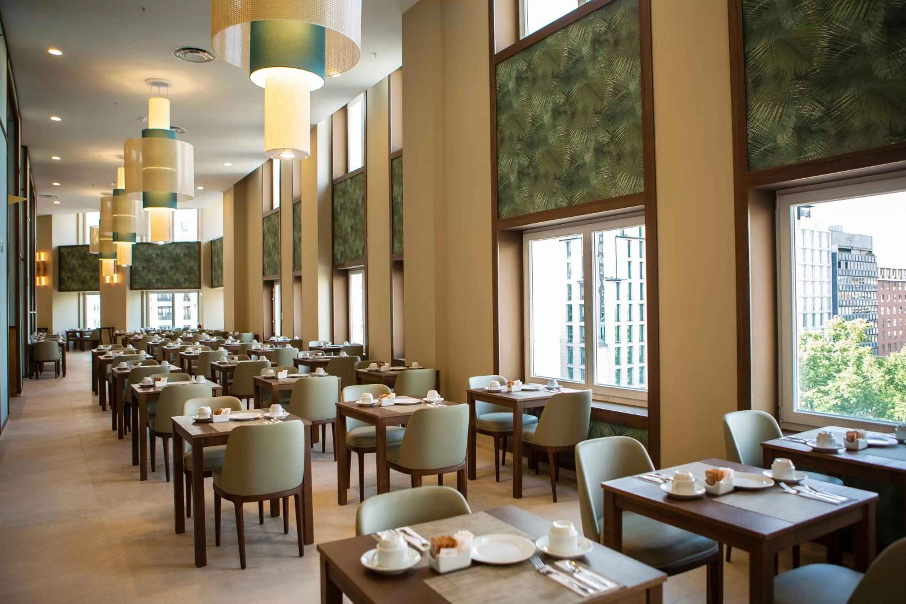 Restaurant/places to eat in Riu Plaza España