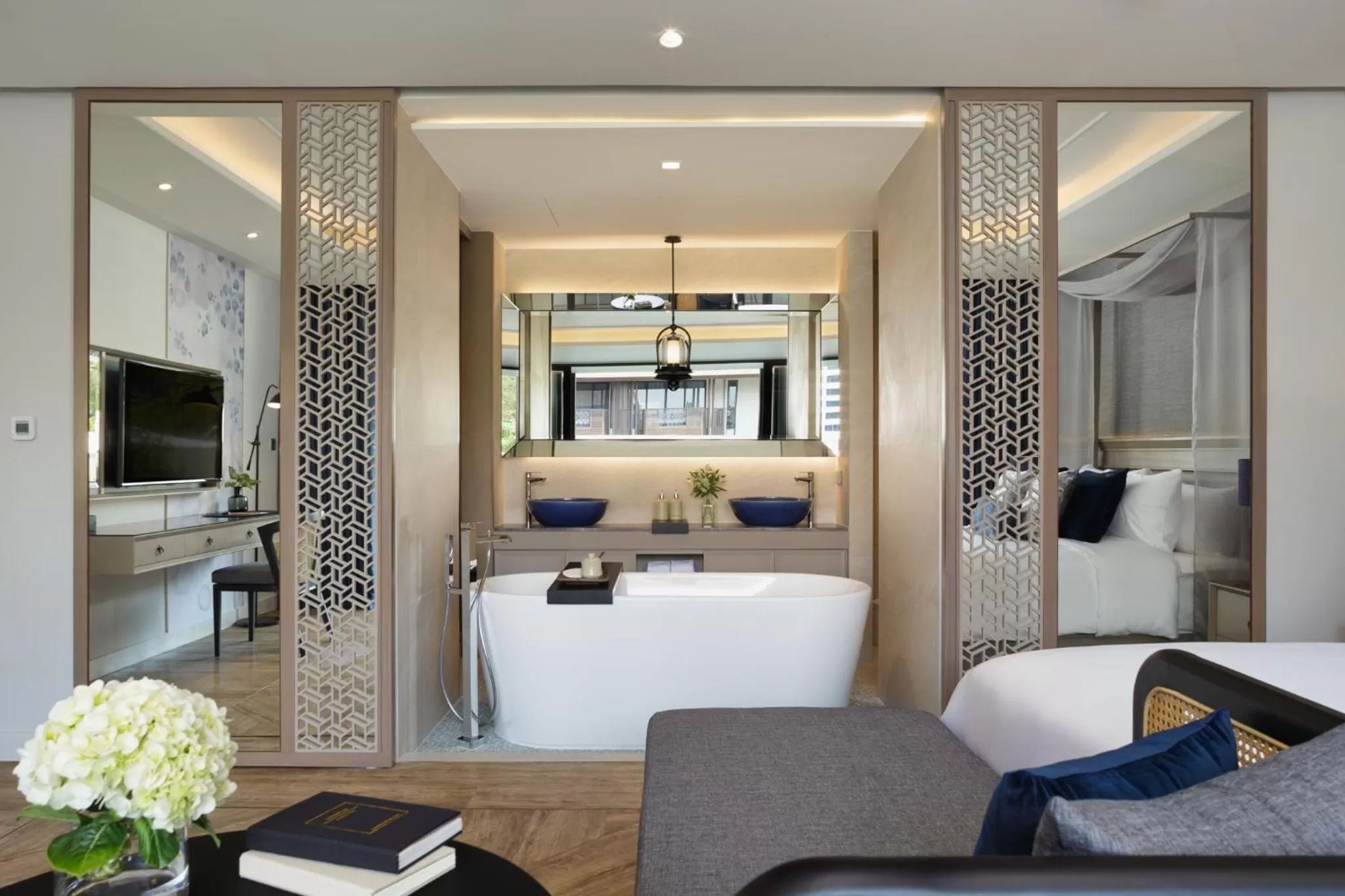 Bath, Bed in Maladee Rendezvous Hotel Chiang Mai