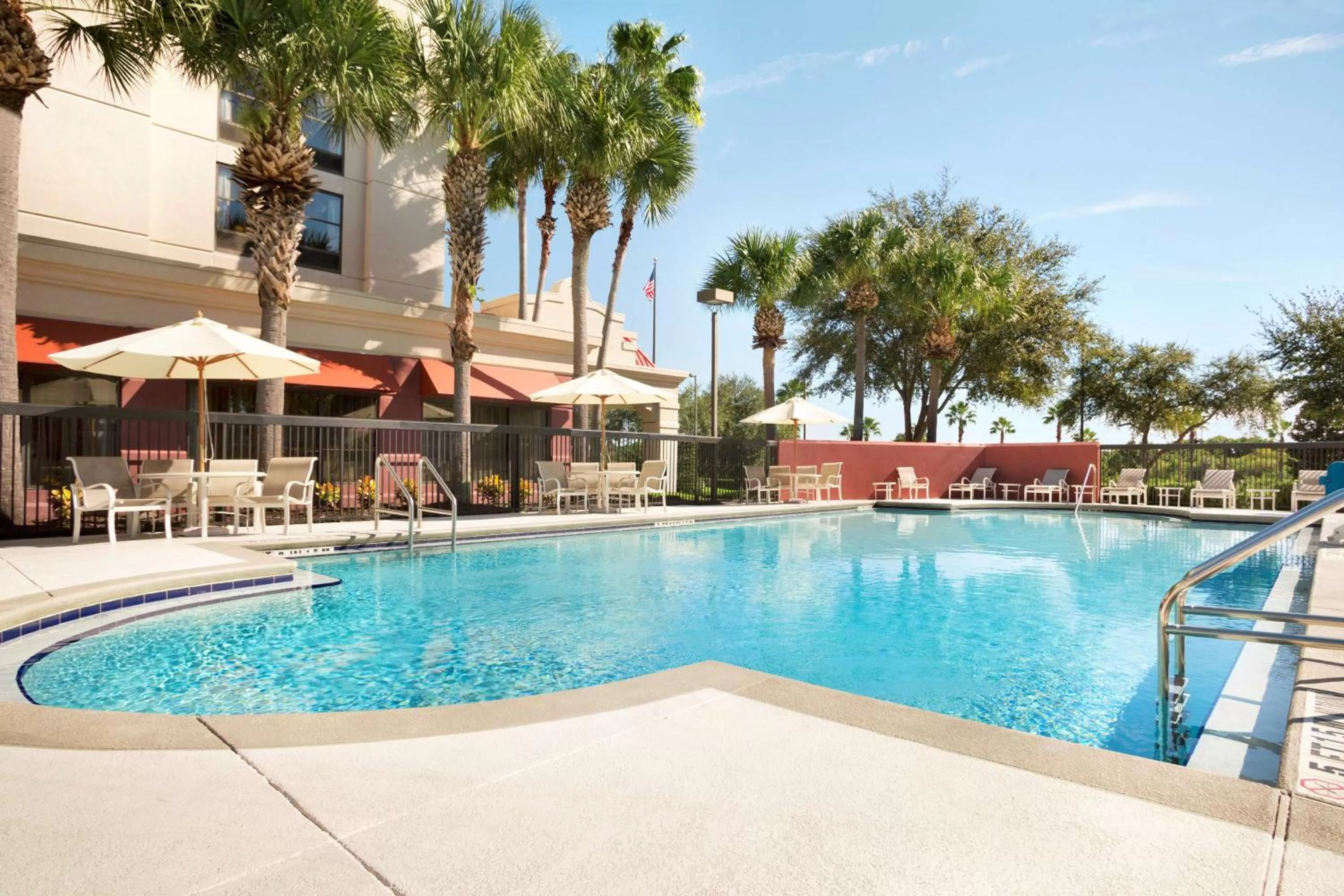 Swimming pool in Hampton Inn Orlando International Drive Convention Center