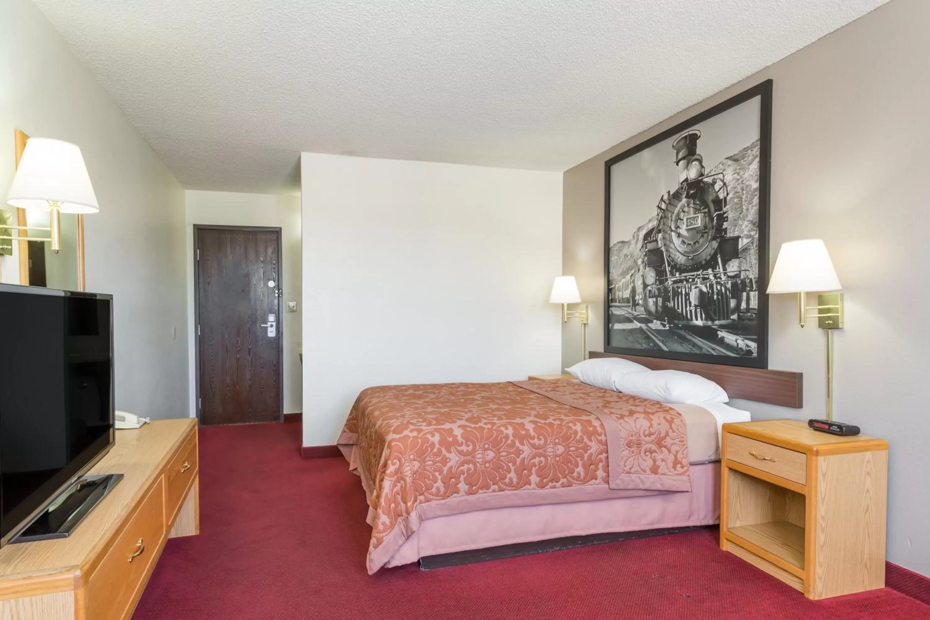 Photo of the whole room, Bed in Super 8 by Wyndham Grand Junction Colorado