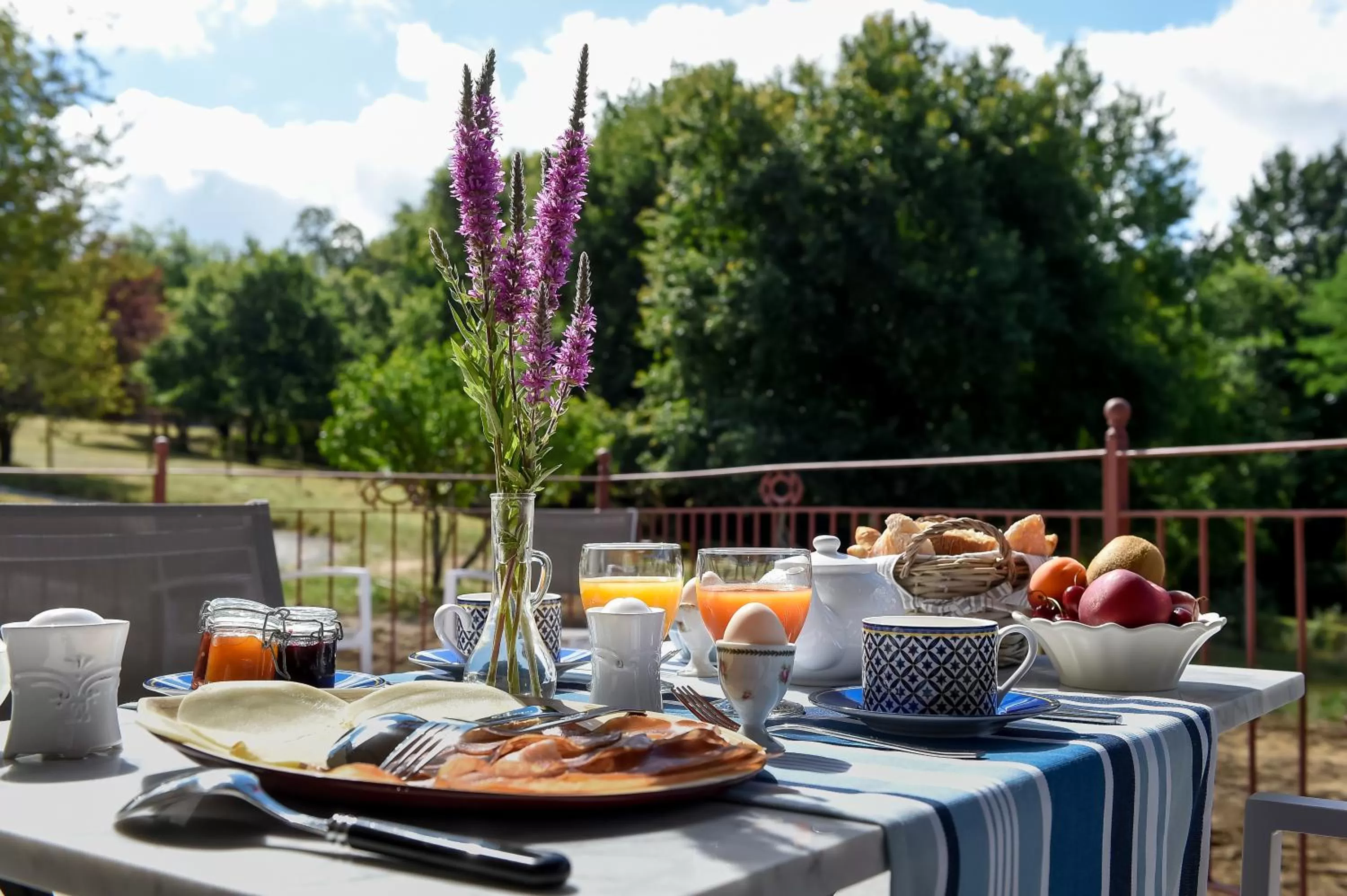 Continental breakfast in Domaine verte vallée