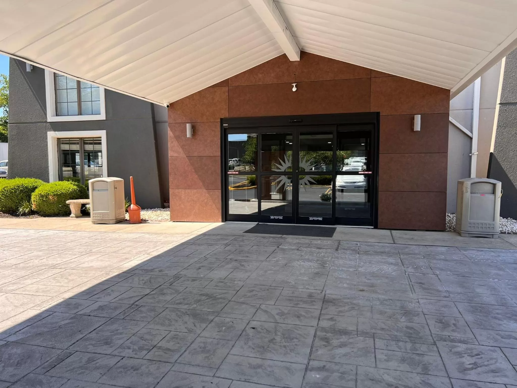 Facade/entrance in La Quinta Inn Lexington-Horse Park