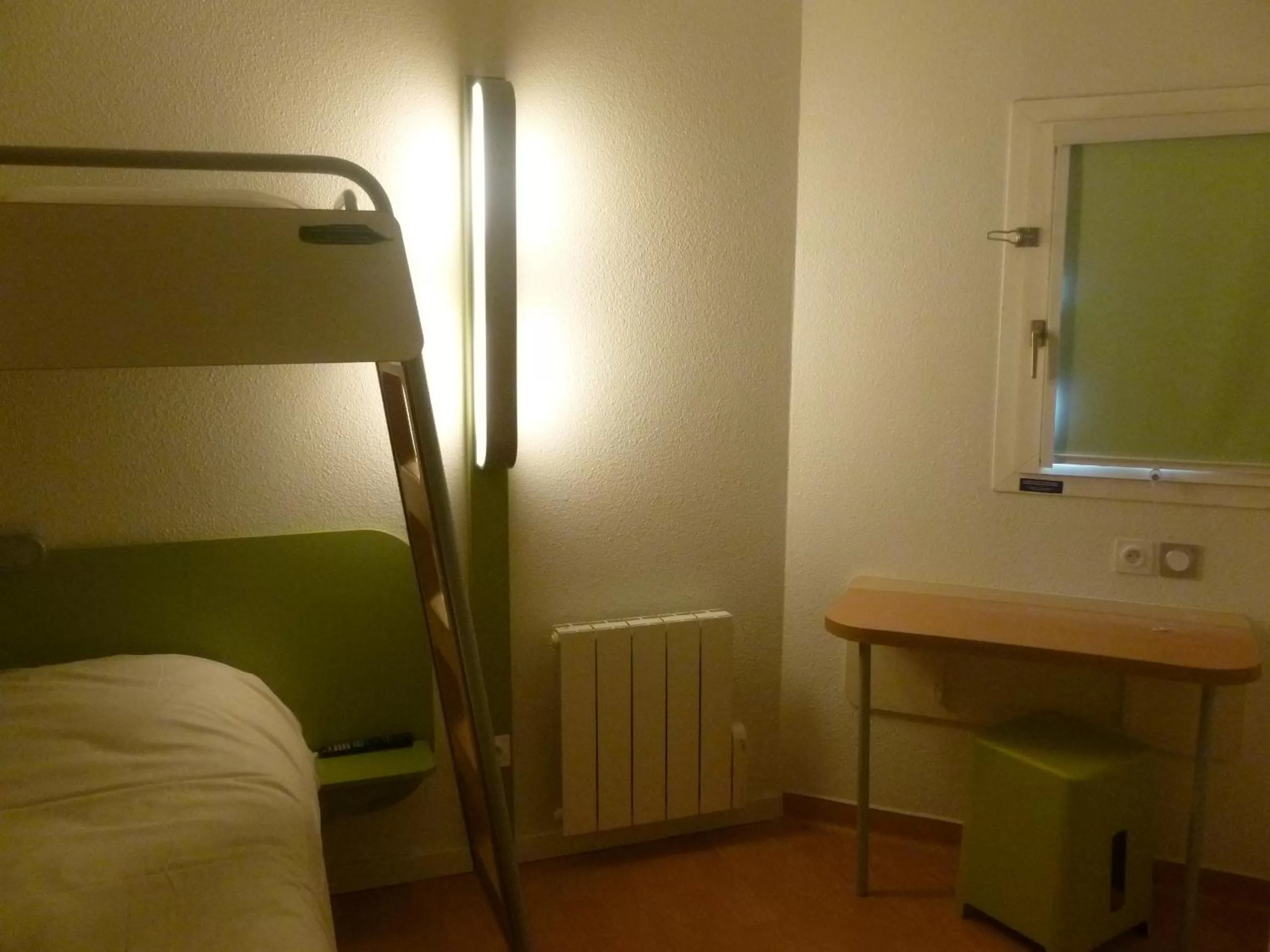 Bedroom, Bed in Ibis budget Dunkerque Grande Synthe