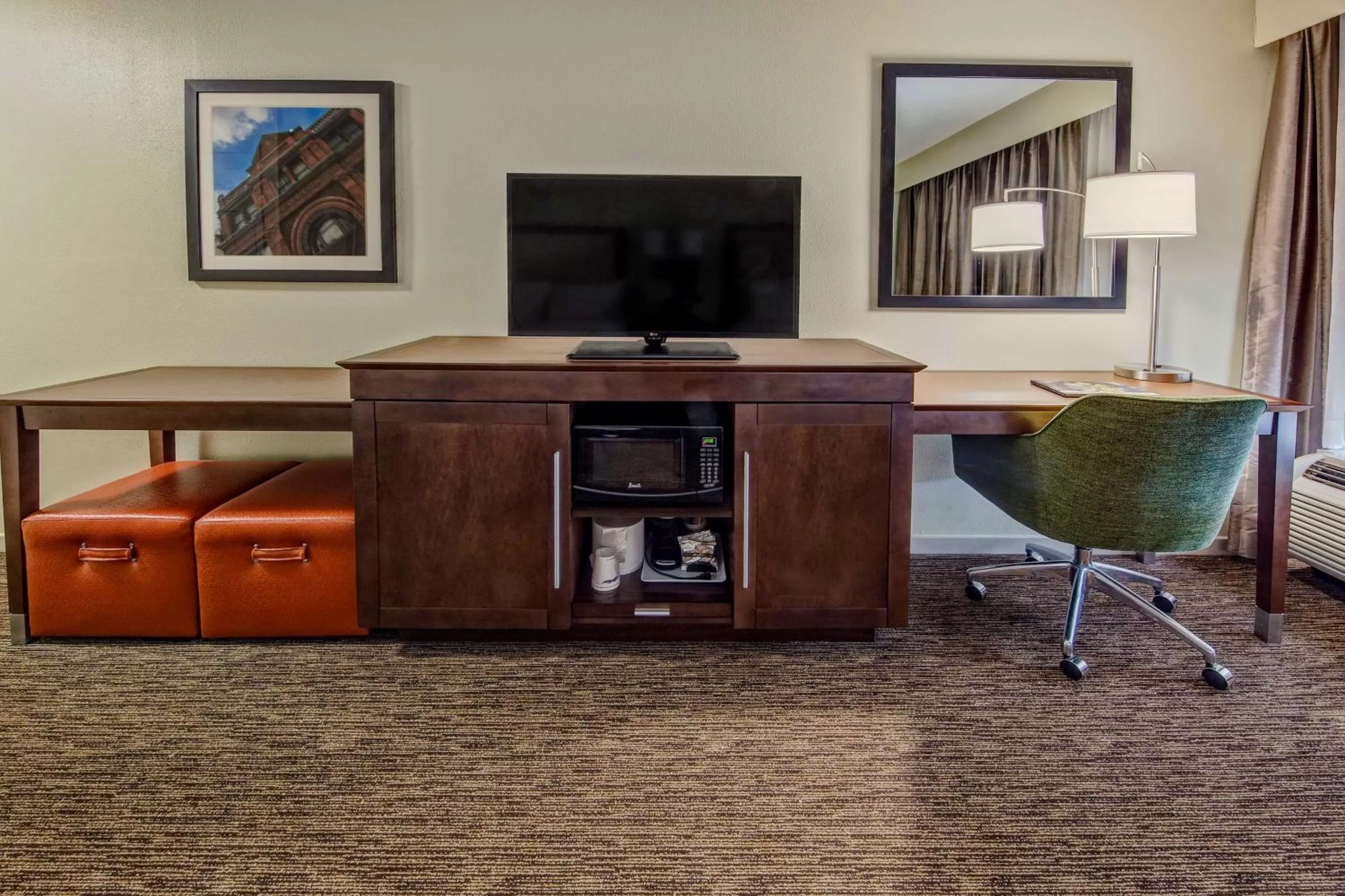 Bedroom in Hampton Inn Savannah-I-95-North