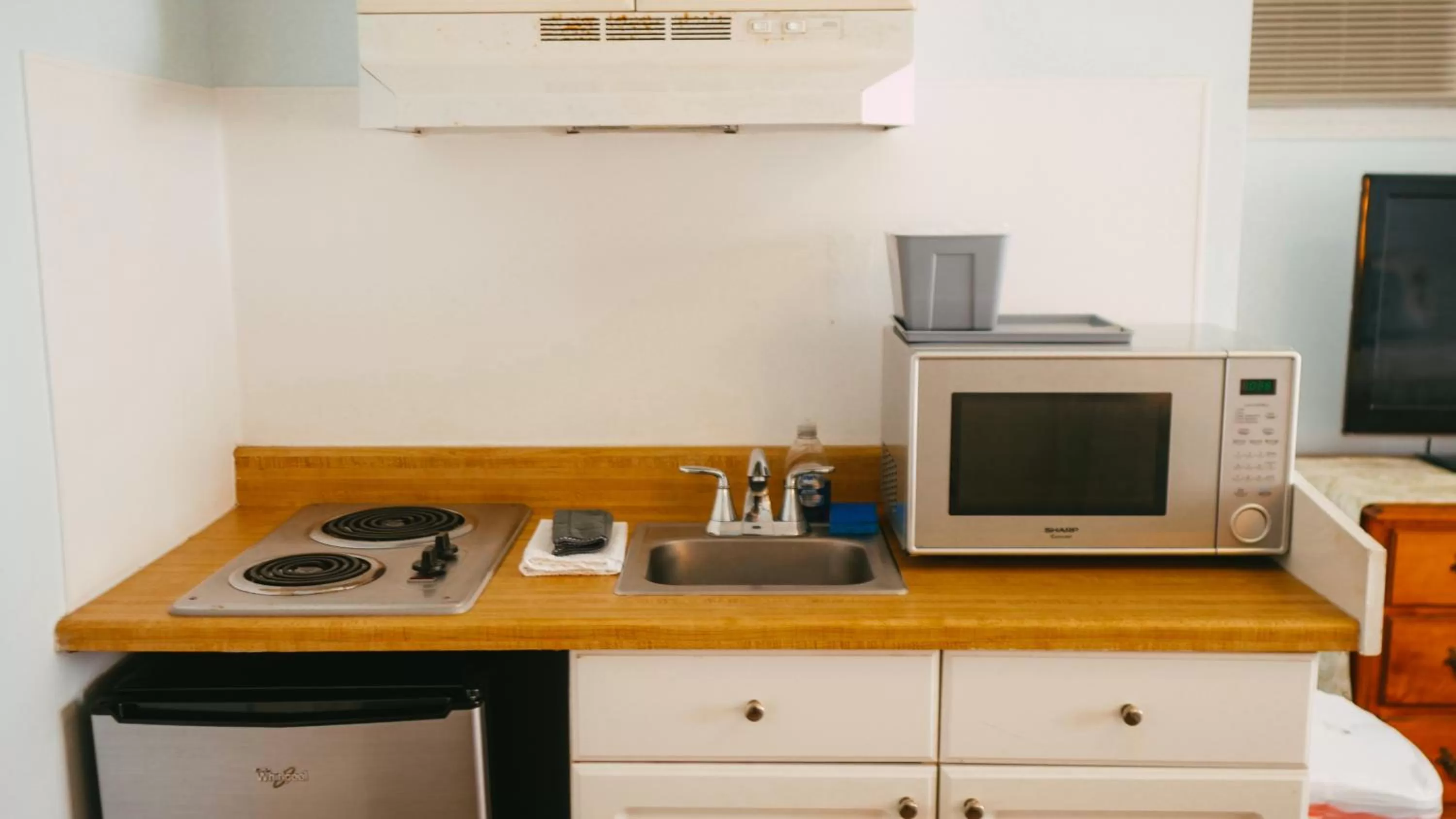 Kitchen or kitchenette, Kitchen/Kitchenette in The Atlantic Motel
