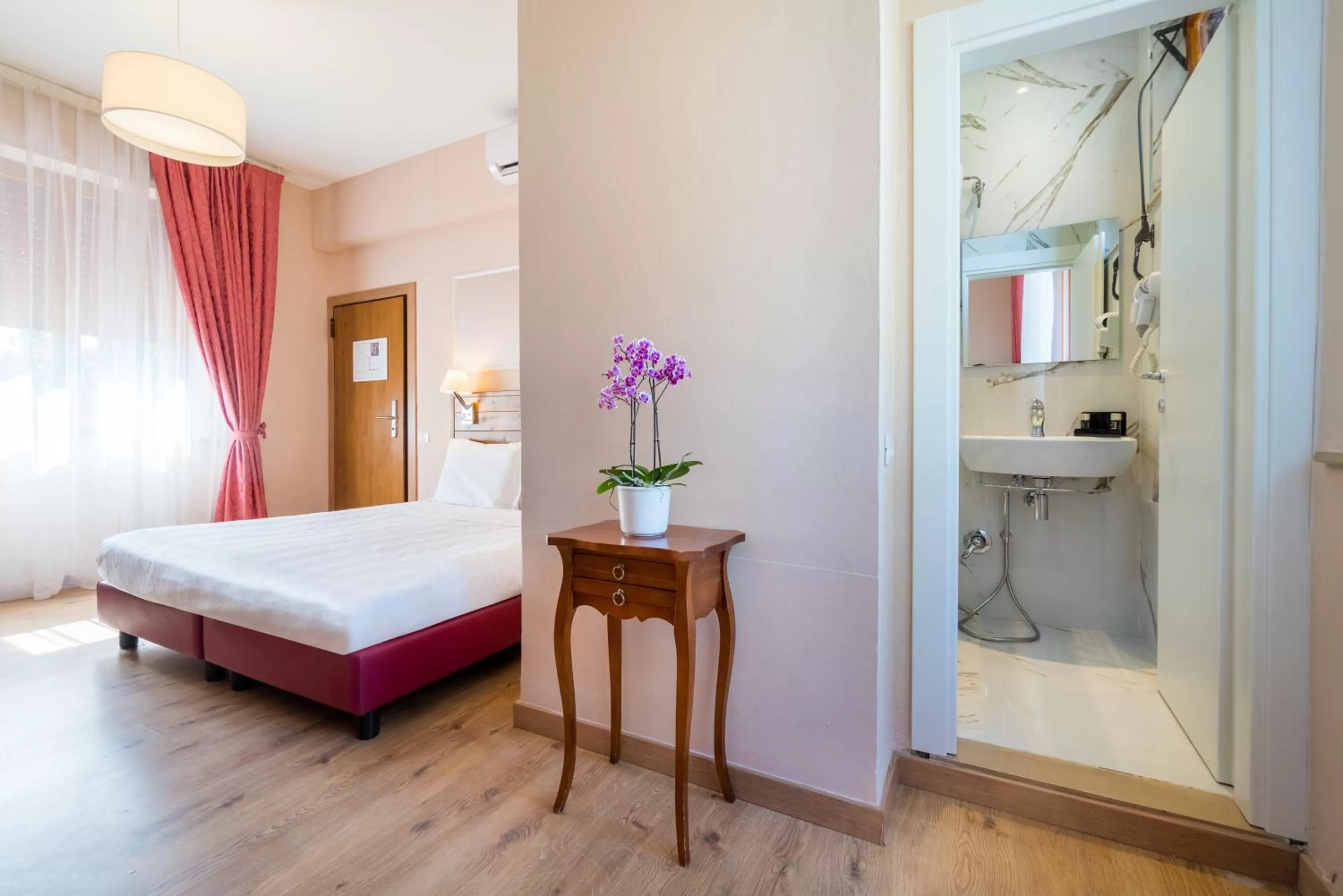 Bedroom, Bed in Certosa di Pontignano Residenza d'Epoca - Place of Charme