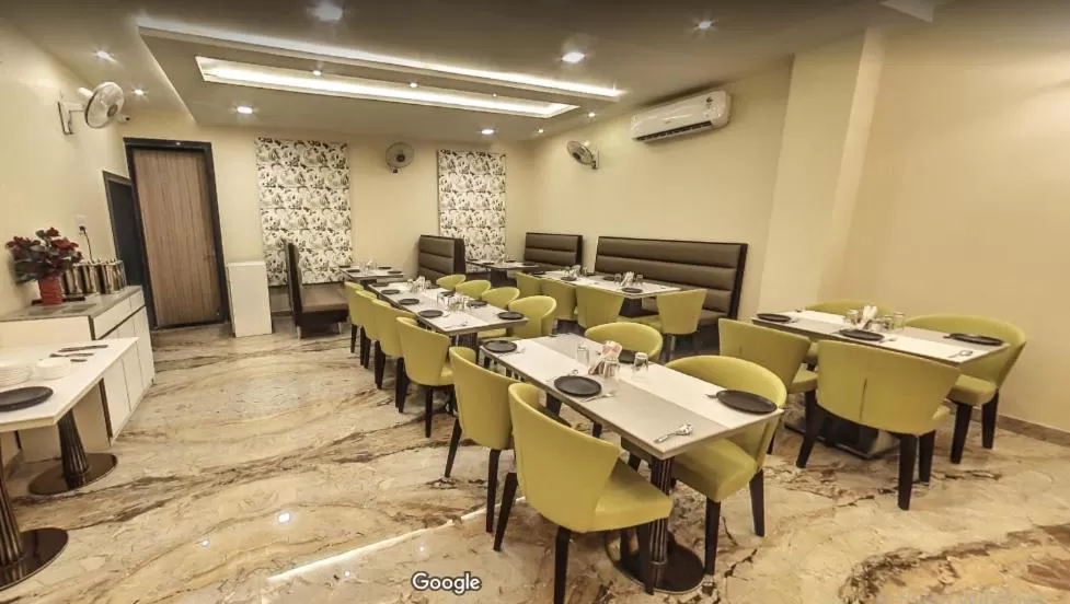 Restaurant/Places to Eat in Hotel Bharat