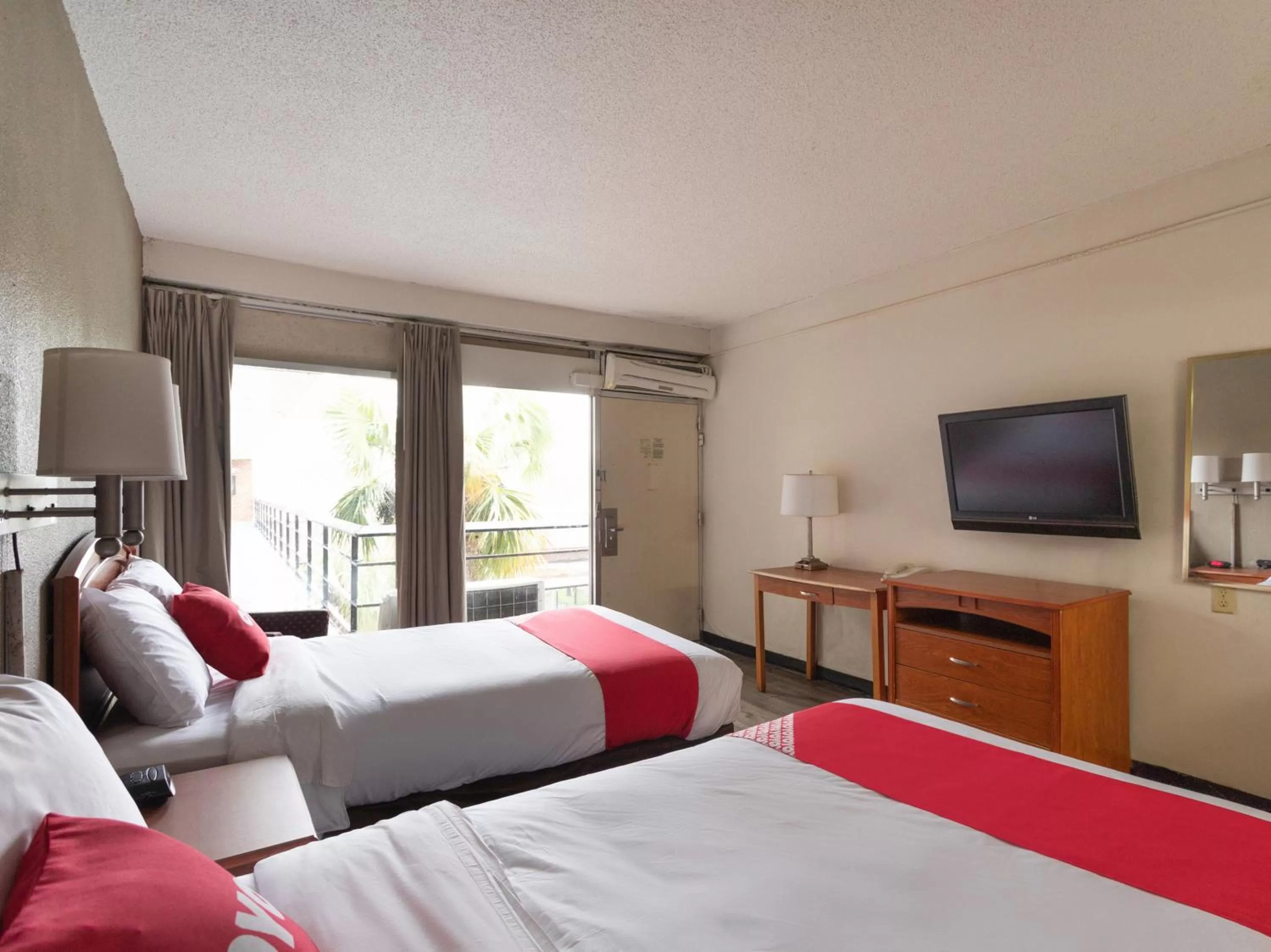 Double Room with Two Double Beds Smoking in OYO Hotel Sumter SC Downtown