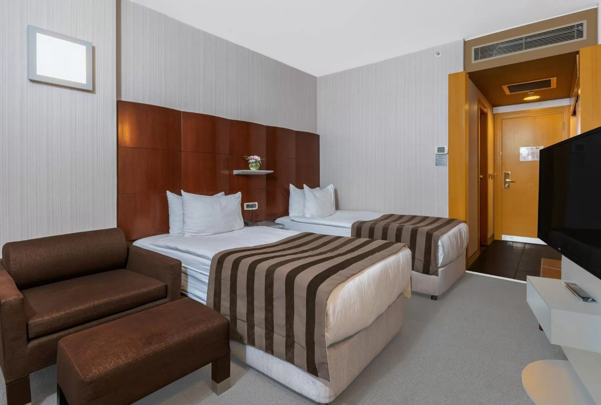 Photo of the whole room, Bed in Point Hotel Taksim