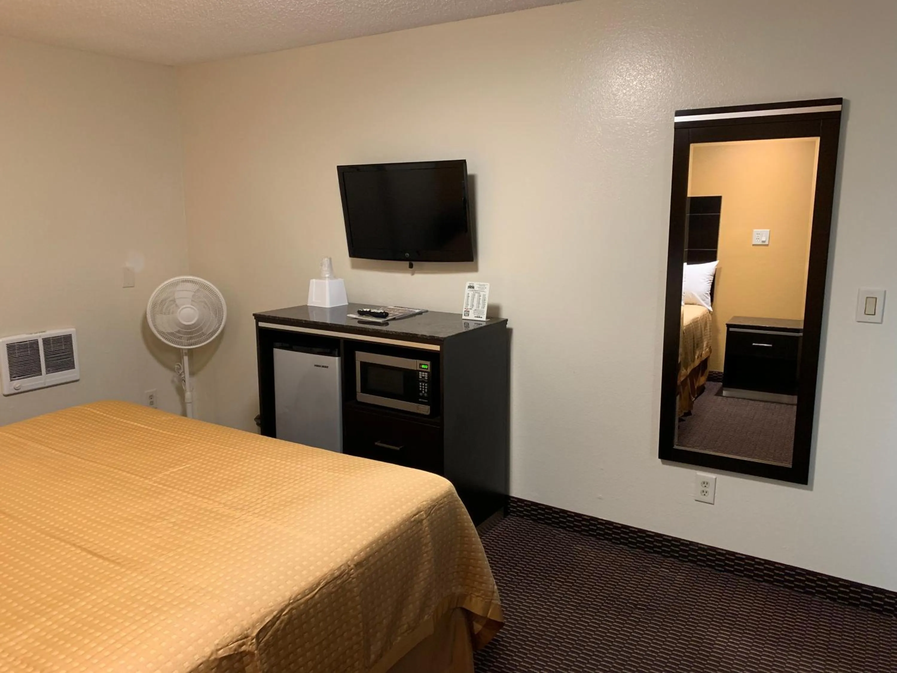 Bed in Seaview Inn Grover Beach