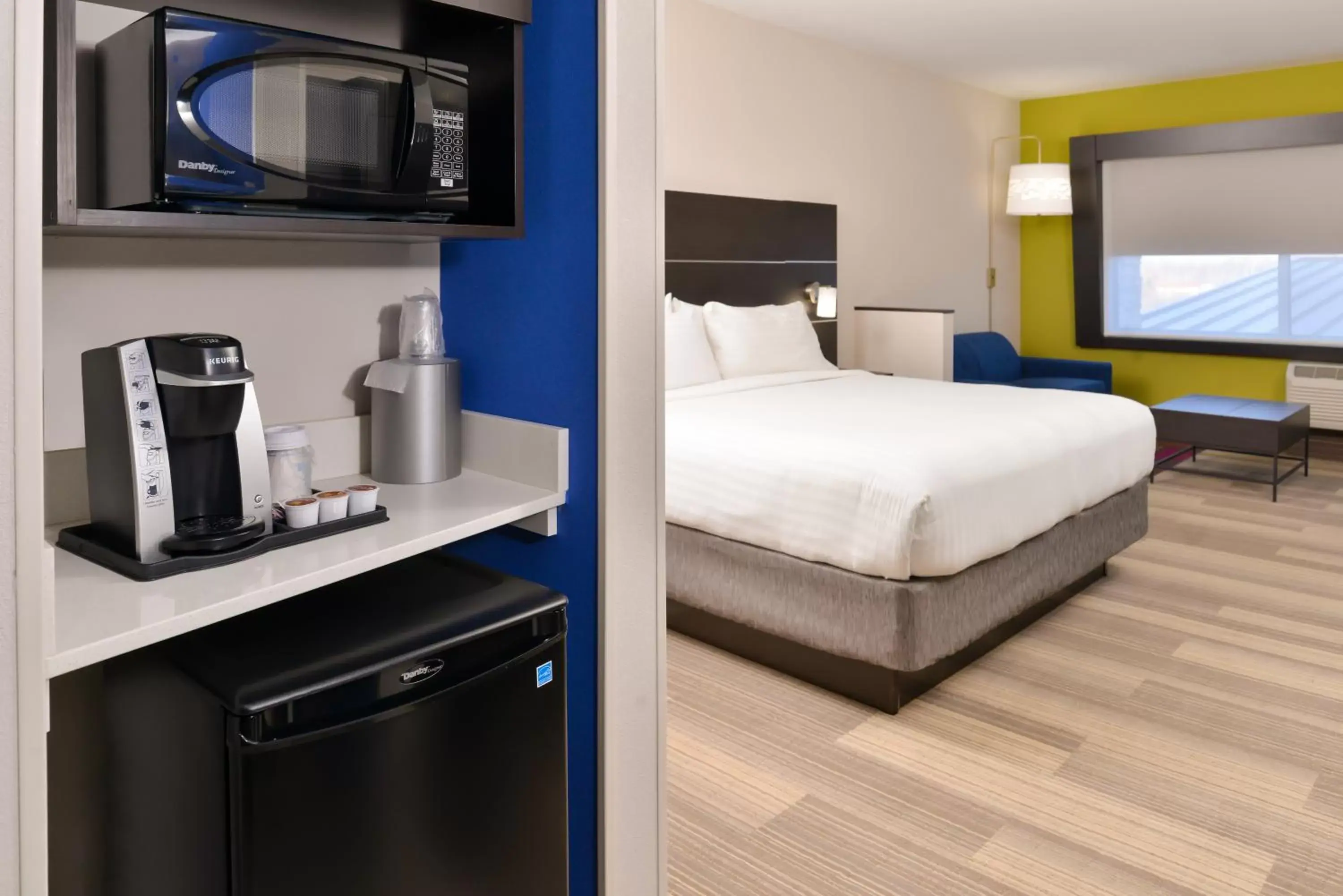 Suite - Hearing Accessible - Non-Smoking in Holiday Inn Express & Suites - Kansas City - Lee's Summit, an IHG Hotel Suite - Hearing Accessible - Non-Smoking in Holiday Inn Express & Suites - Kansas City - Lee's Summit, an IHG Hotel