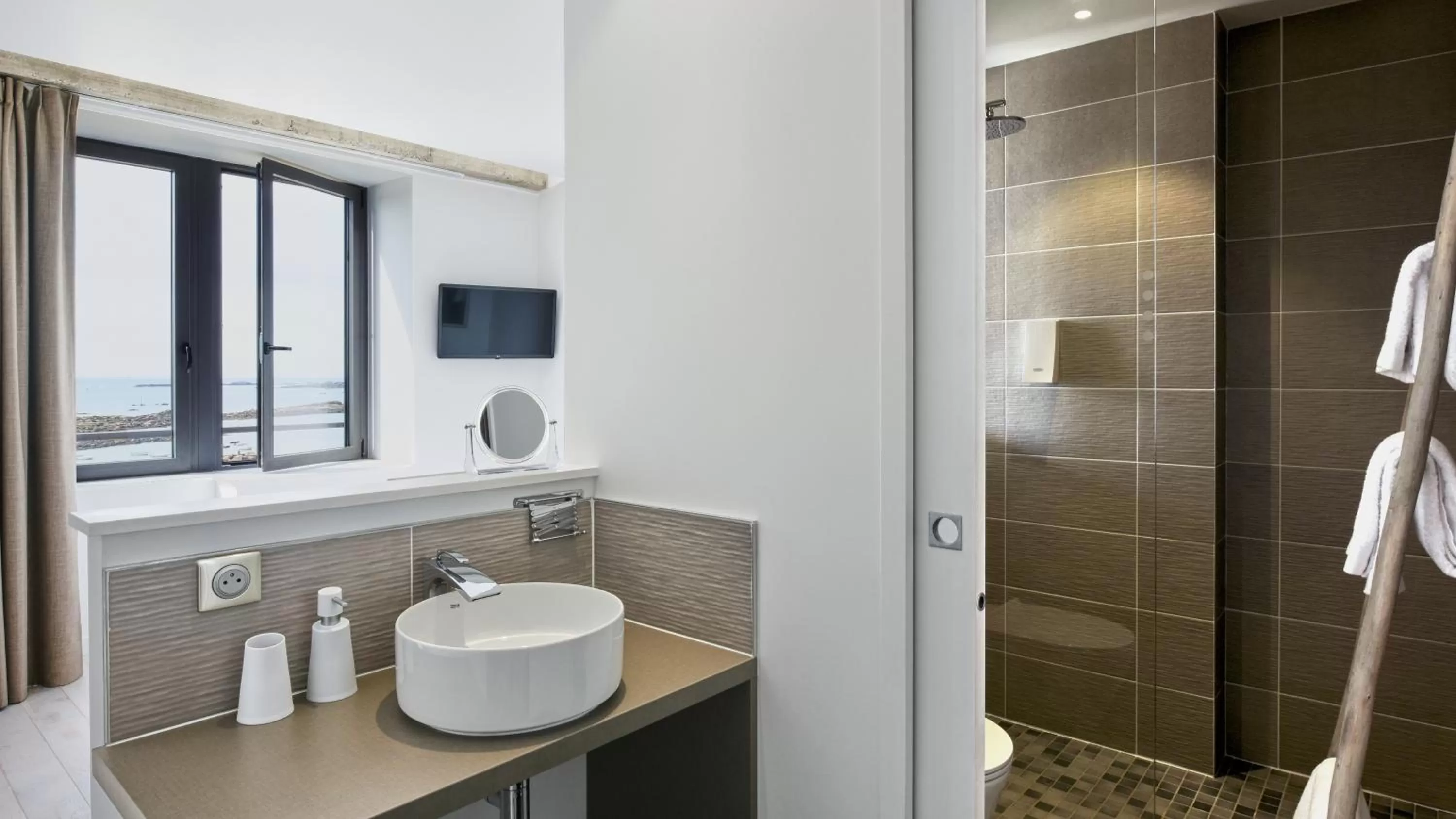 Toilet in Pavillon de la plage