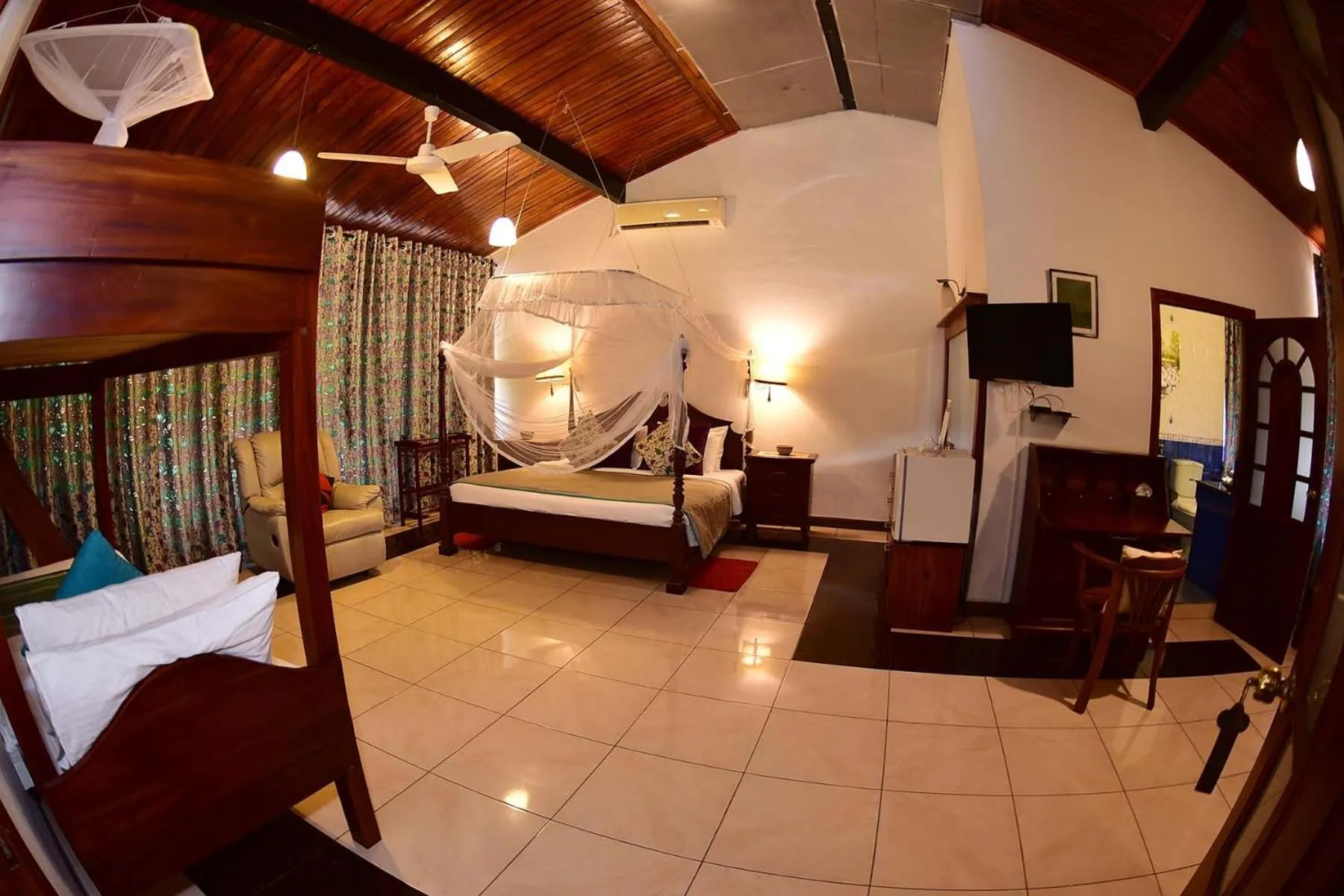 Bed in Colombo Villa