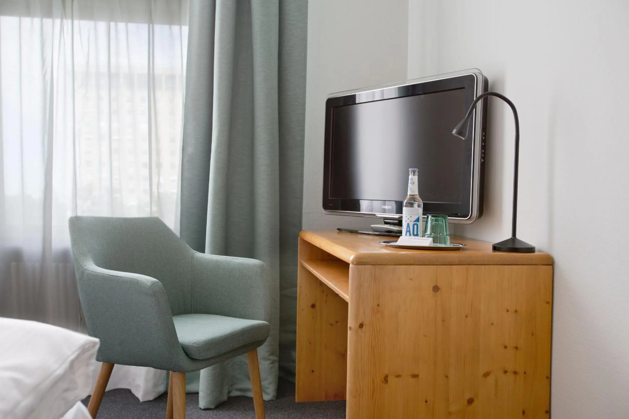 TV and multimedia, Bed in Hotel Rotkreuzplatz