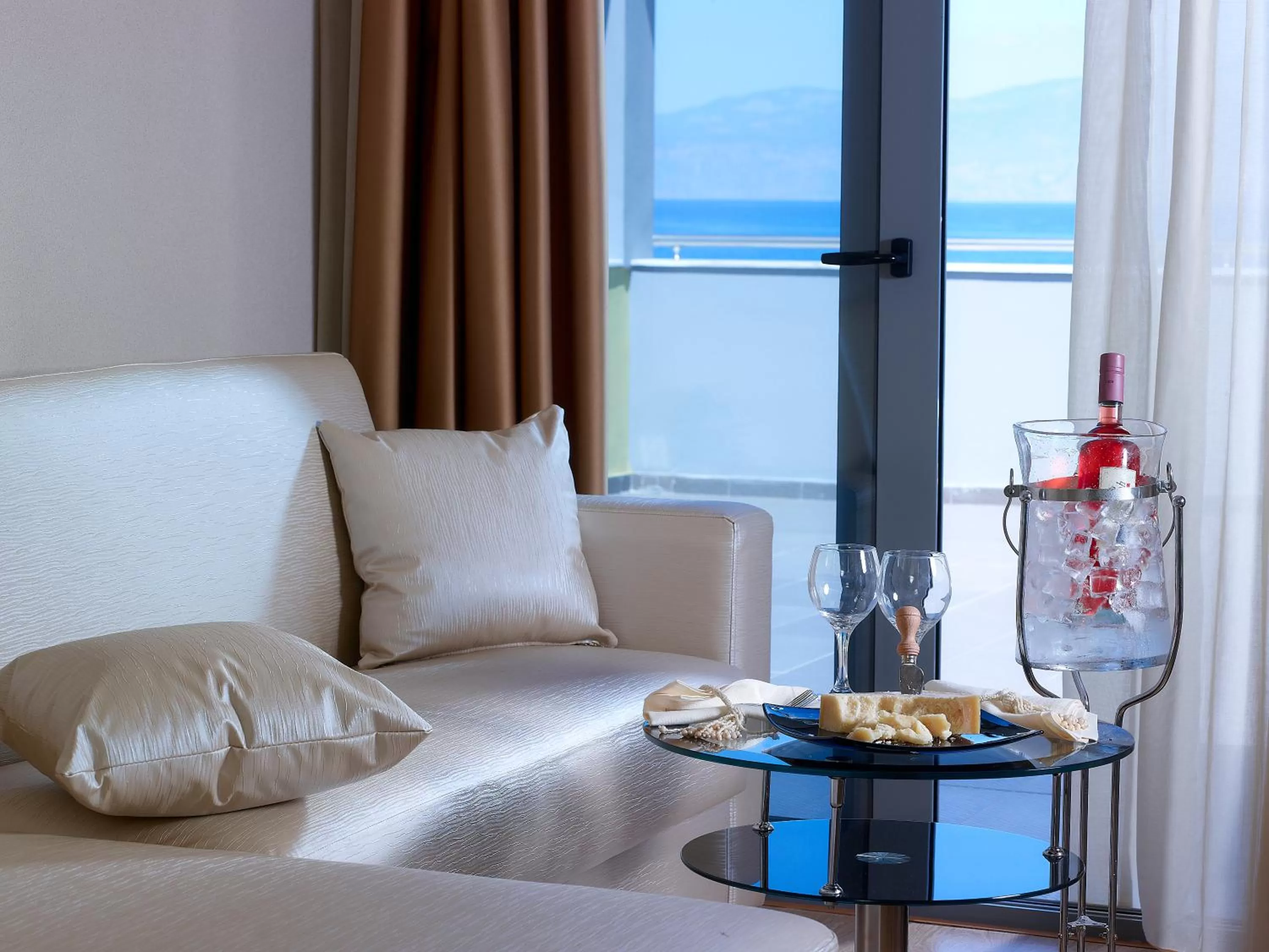 Seating area in Arion Hotel