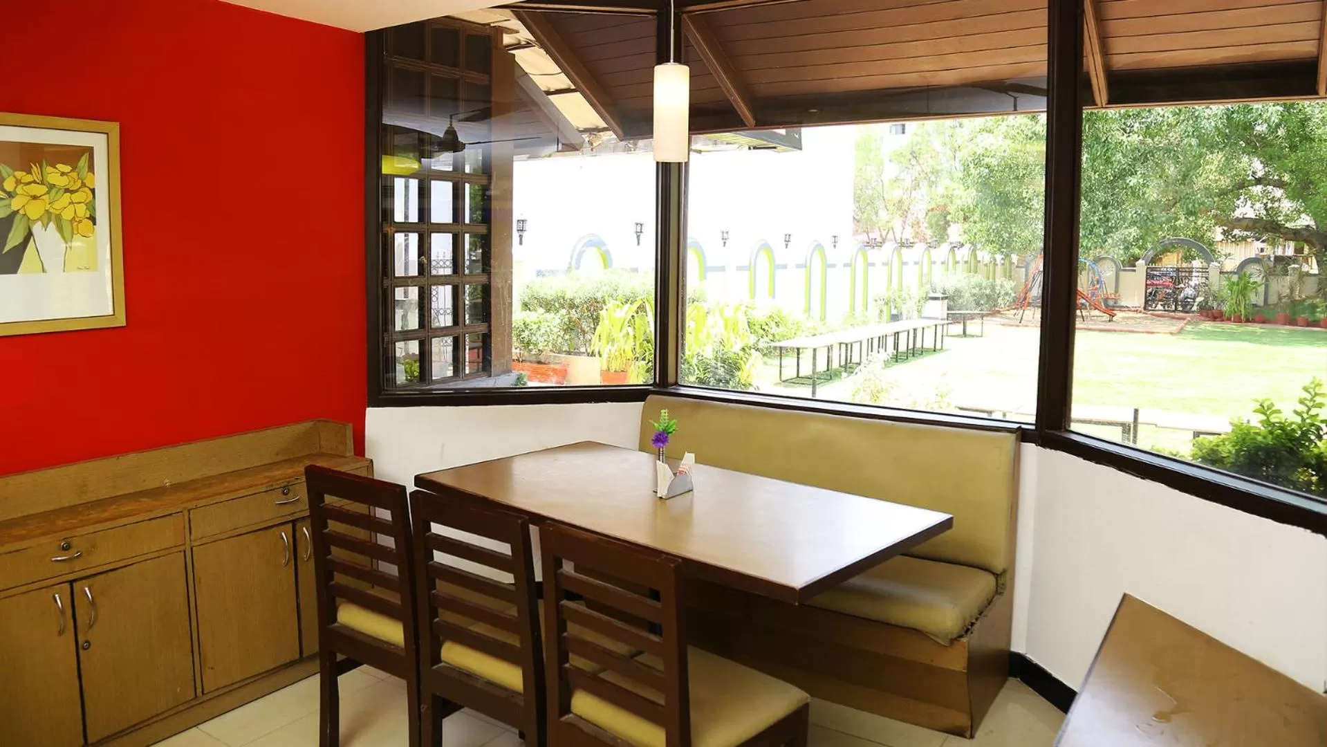 Restaurant/places to eat in Hotel Rajavihar