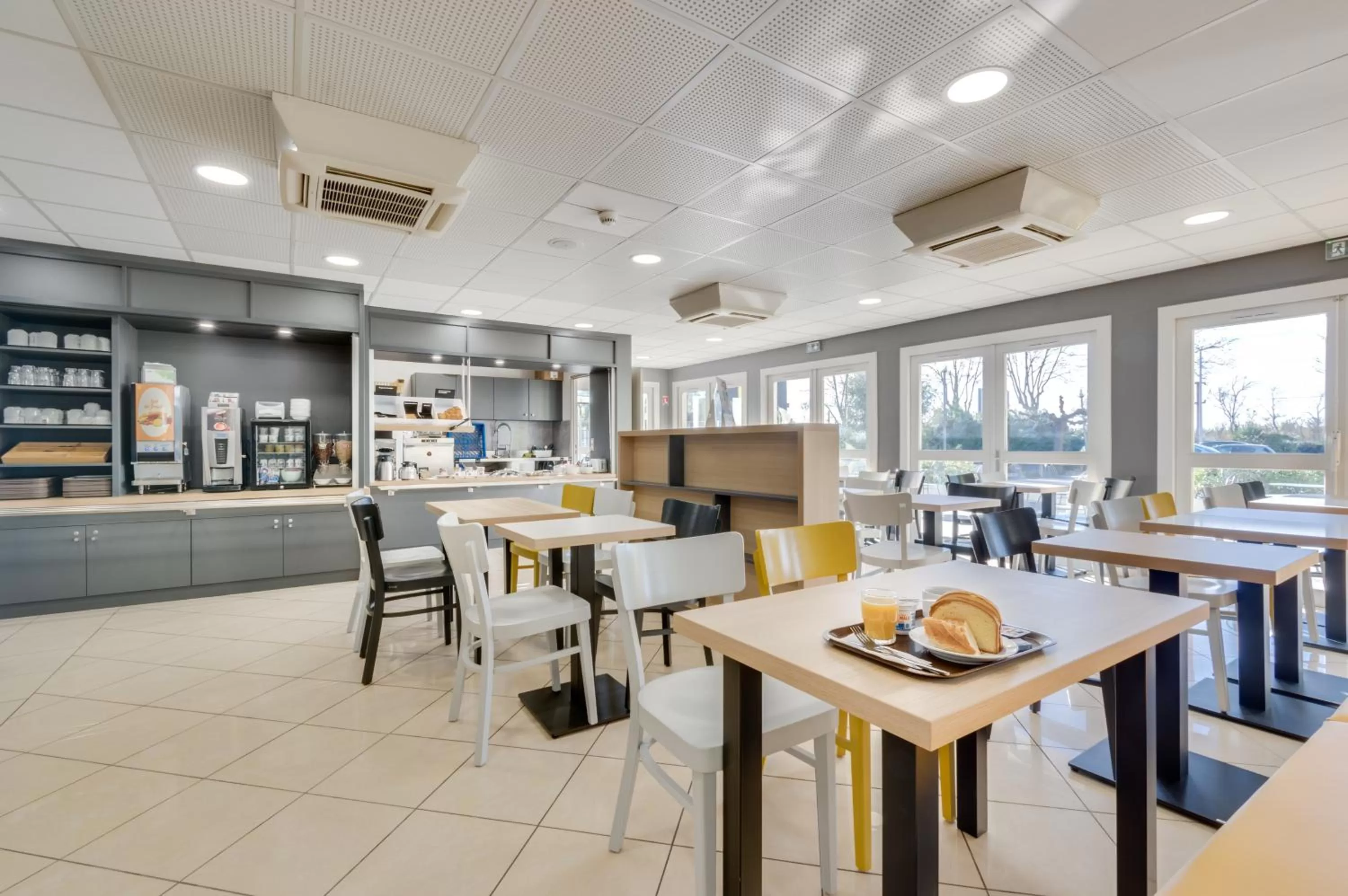 Buffet breakfast in B&B HOTEL FREJUS Puget-sur-Argens