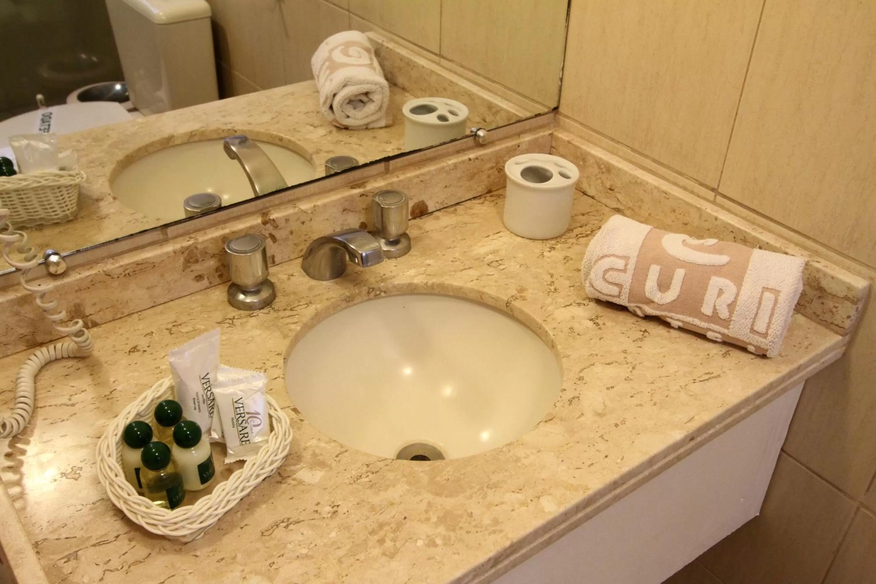 Bathroom in Hotel Curi Executive