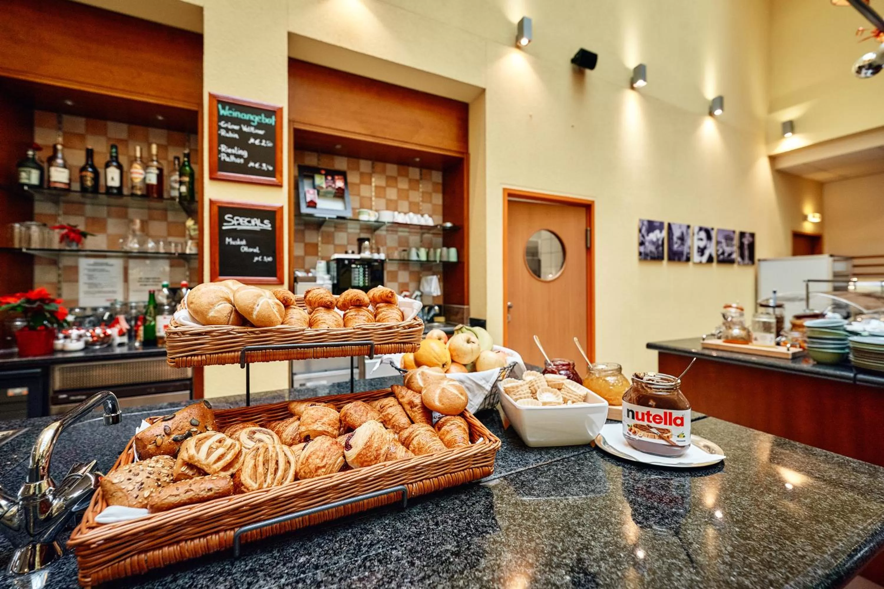 Breakfast in ibis Wien City