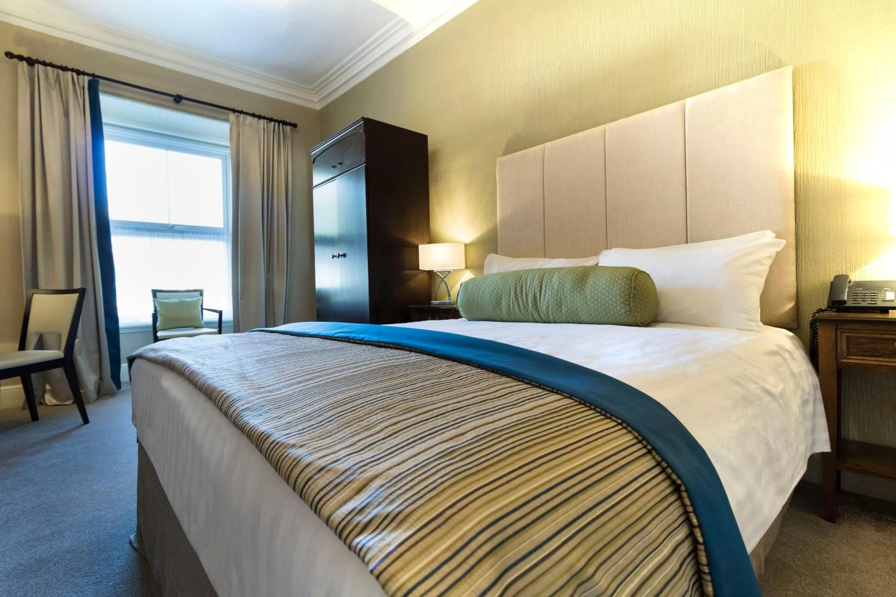 Bedroom, Bed in The Shrubbery Hotel, Ilminster