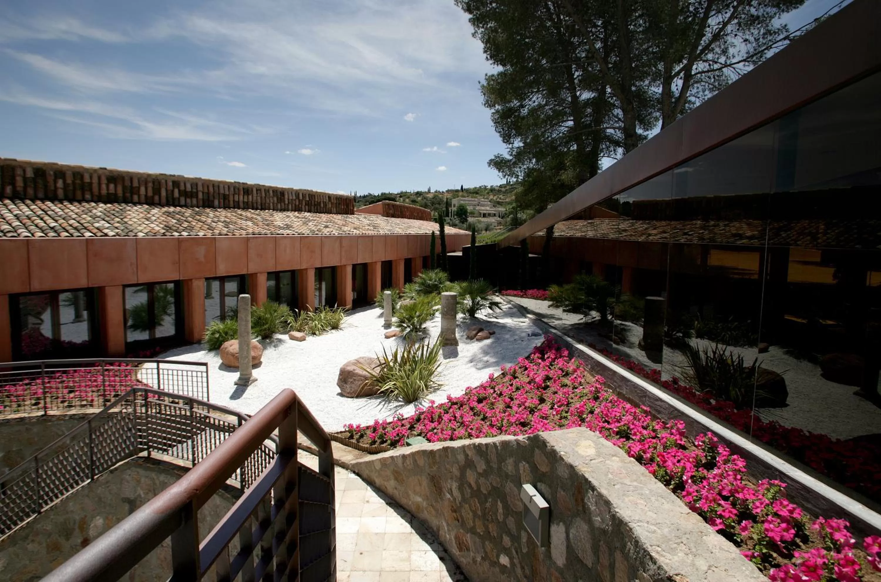 Facade/entrance in Hotel Cigarral el Bosque