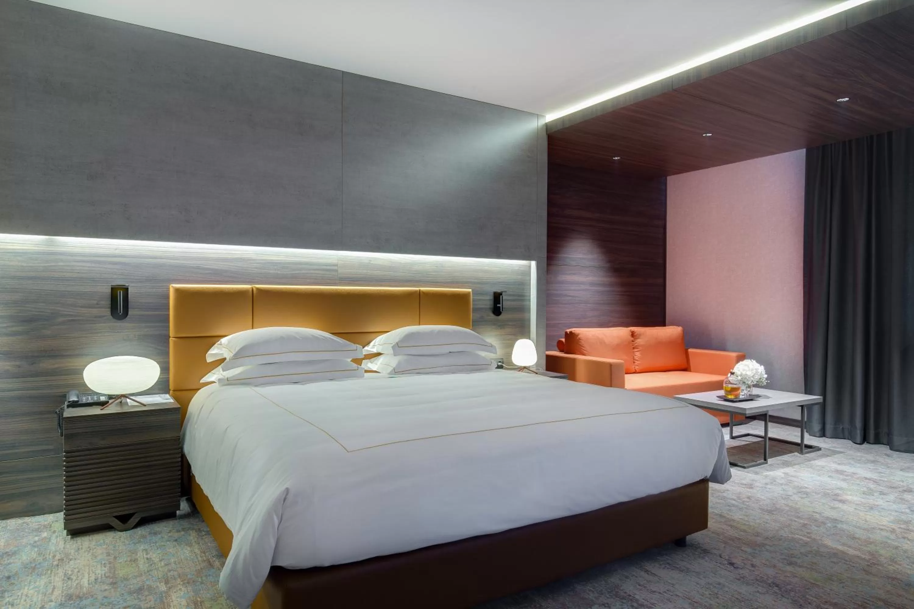 Bedroom, Bed in Emerald Hotel