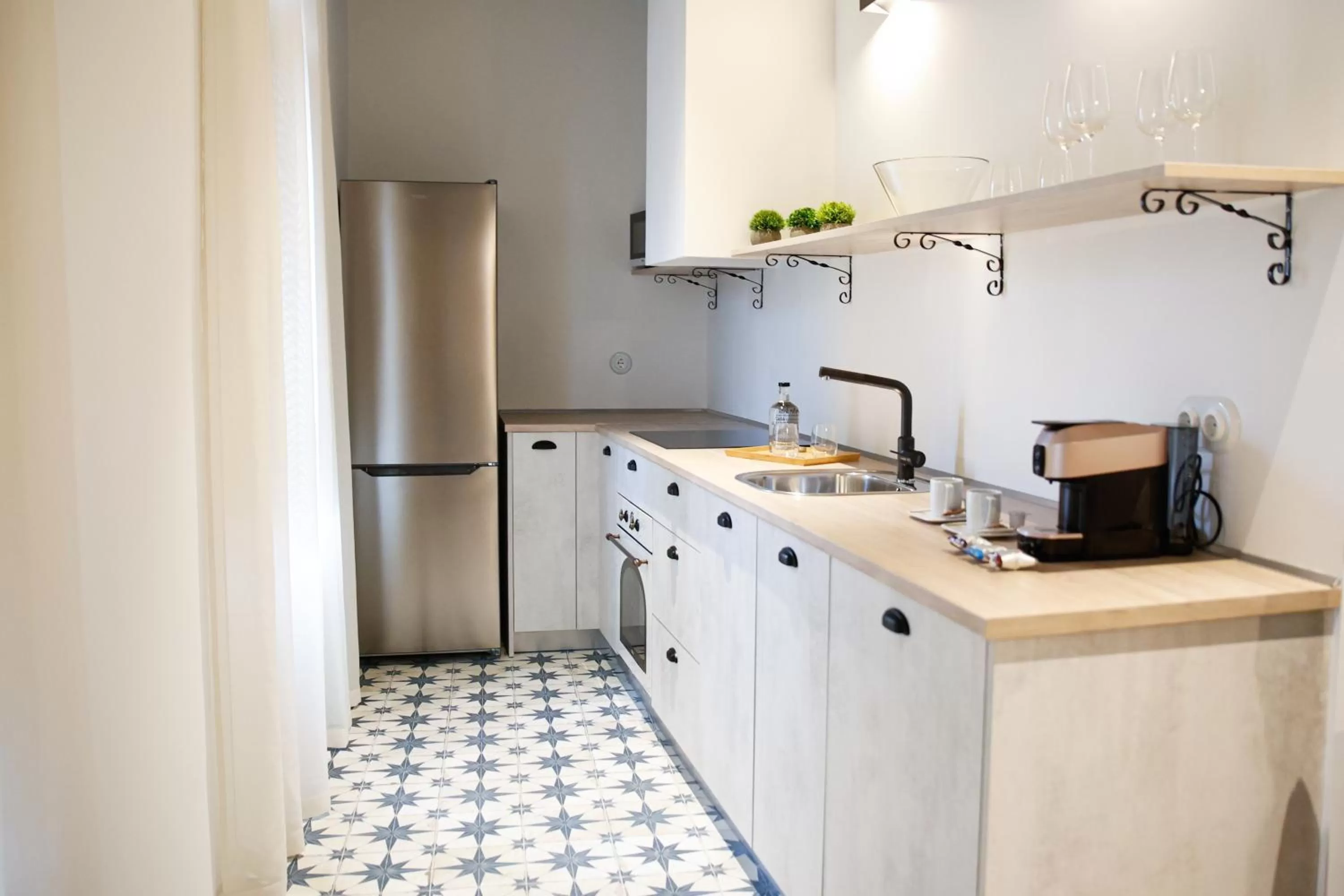 Coffee/tea facilities, Kitchen/Kitchenette in Casa Alberola Apartments