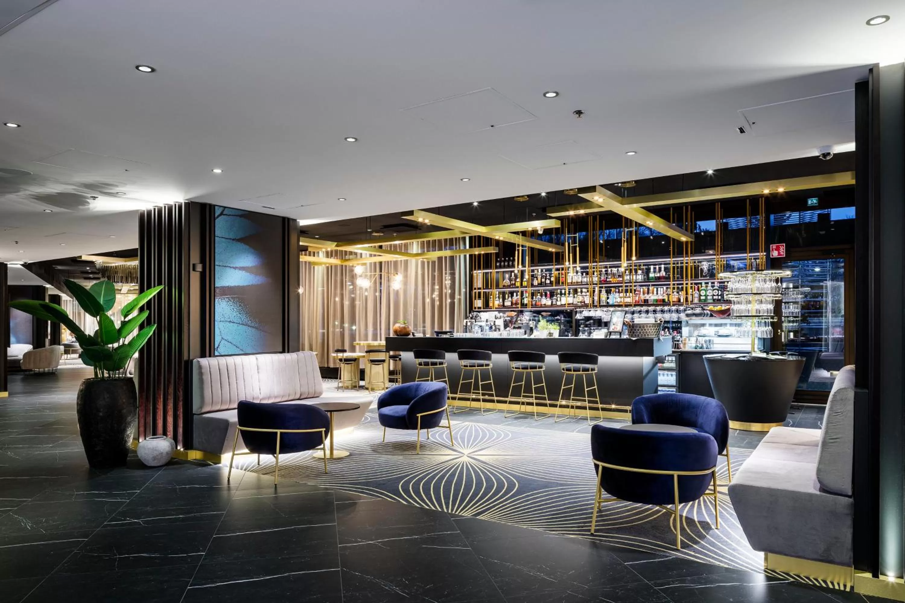 Lounge or bar in Crowne Plaza Helsinki - Hesperia by IHG