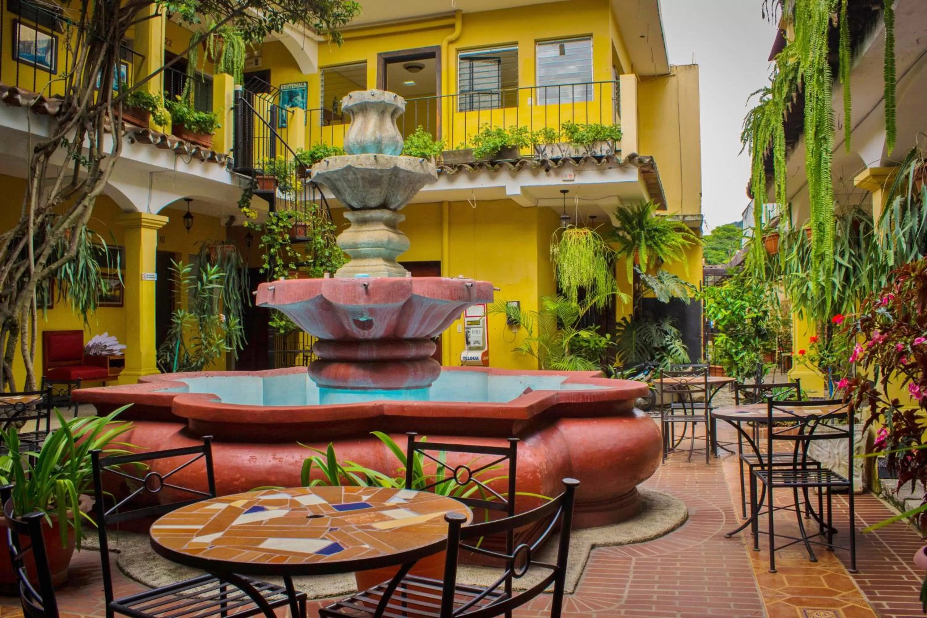 Garden in Posada San Vicente by AHS