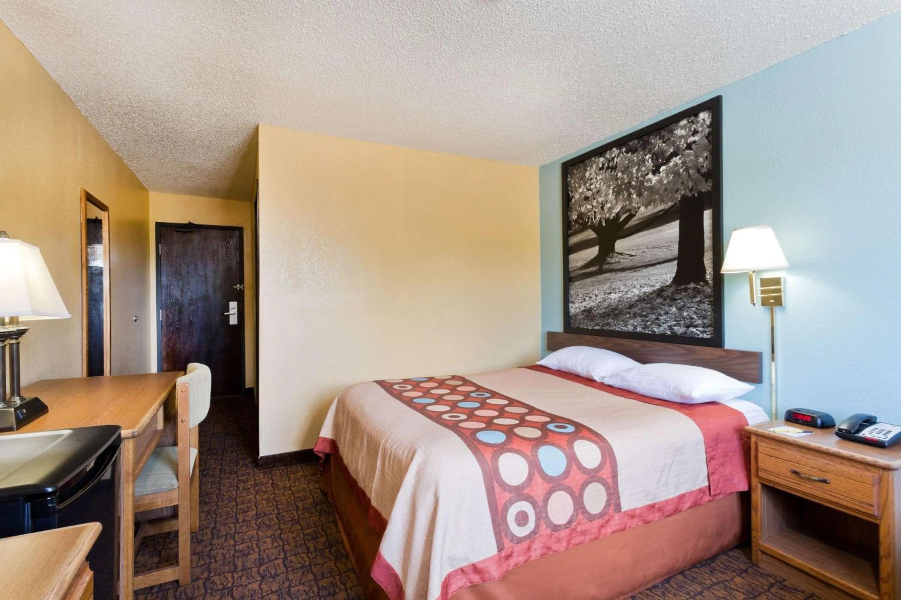 Photo of the whole room in Super 8 by Wyndham Lexington Park/California Area