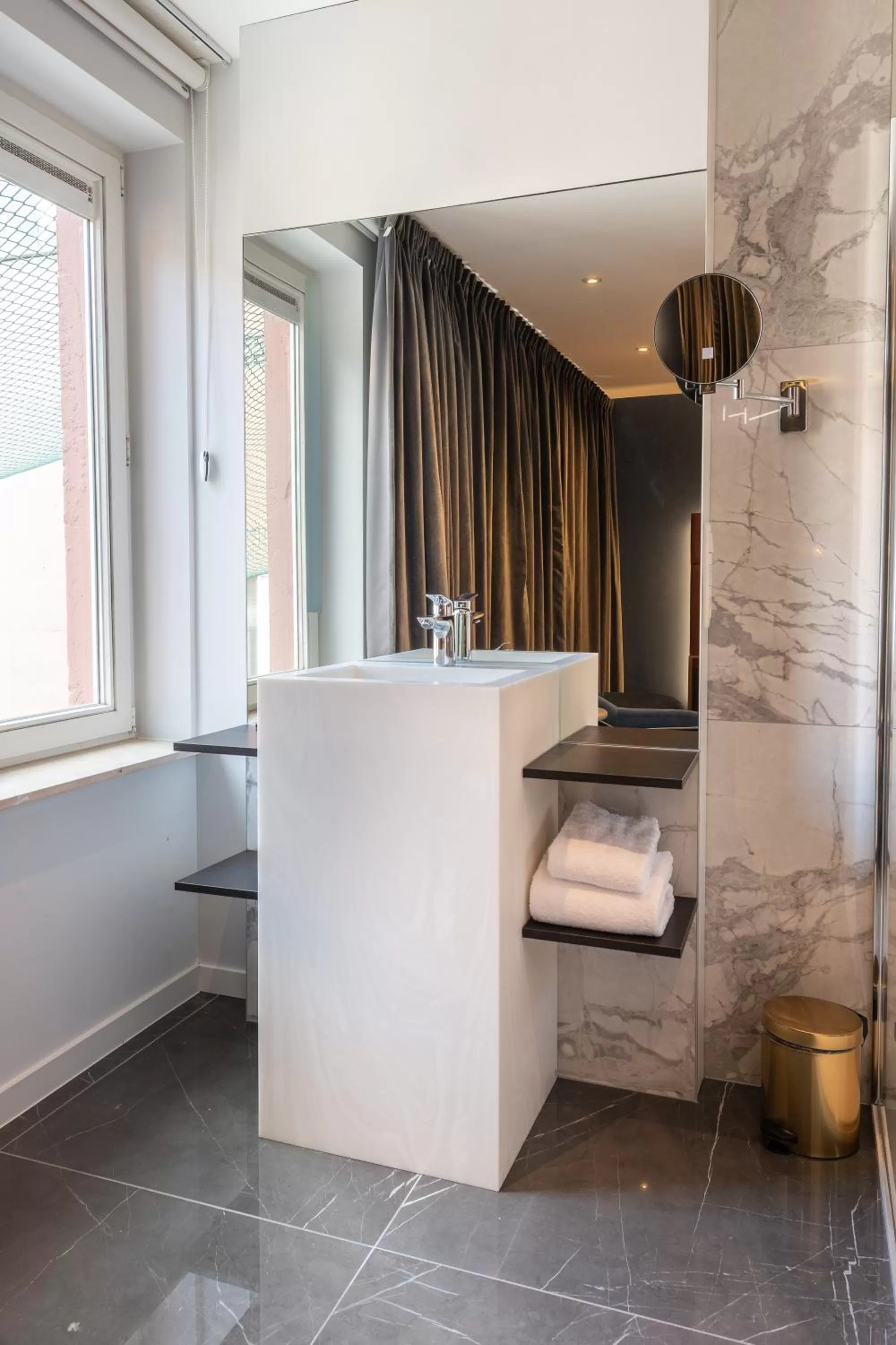 Bathroom in Boutique Hotel Sablon by CW Hotel Collection