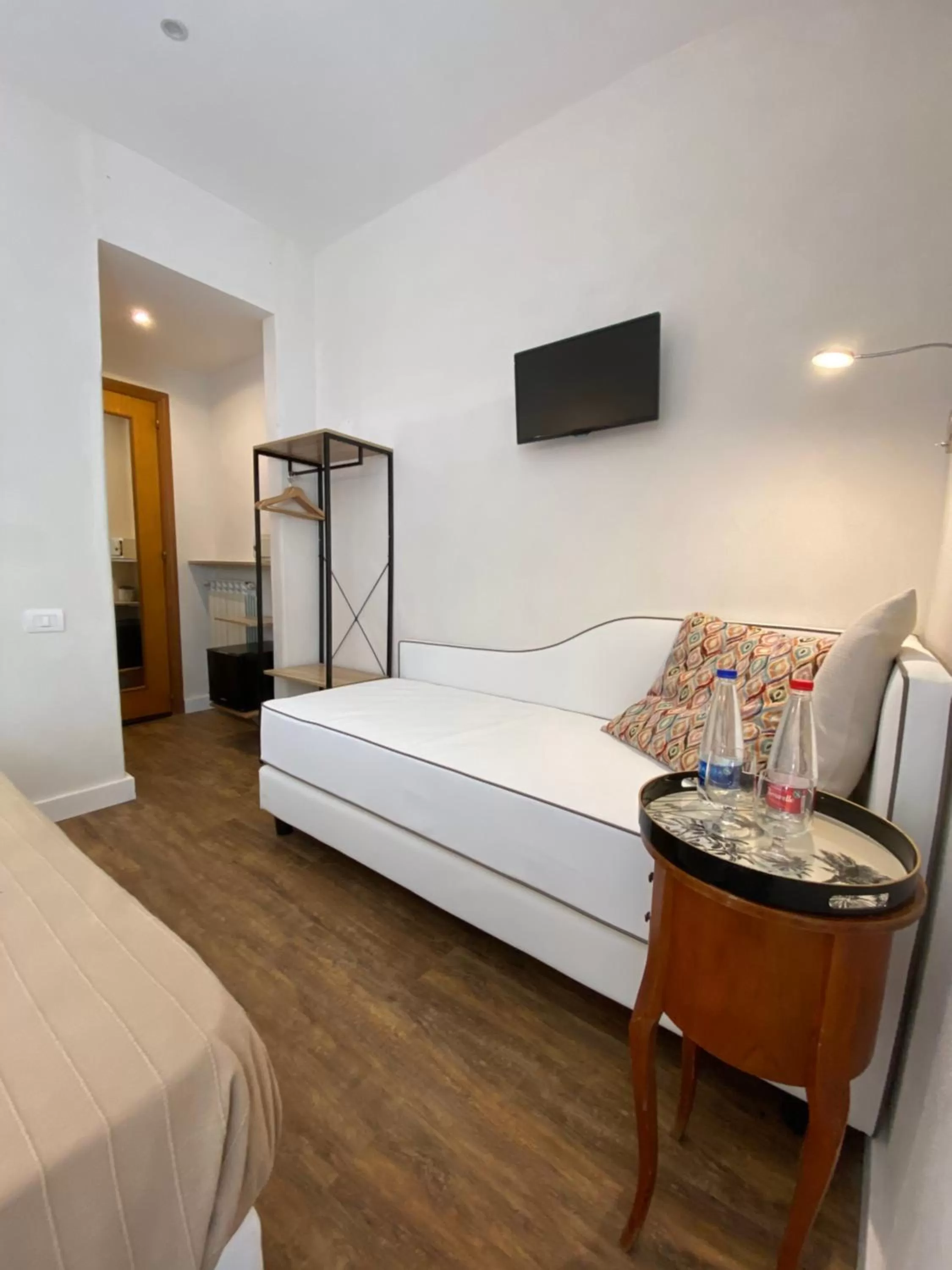 Photo of the whole room, Bed in Hotel Europeo Napoli