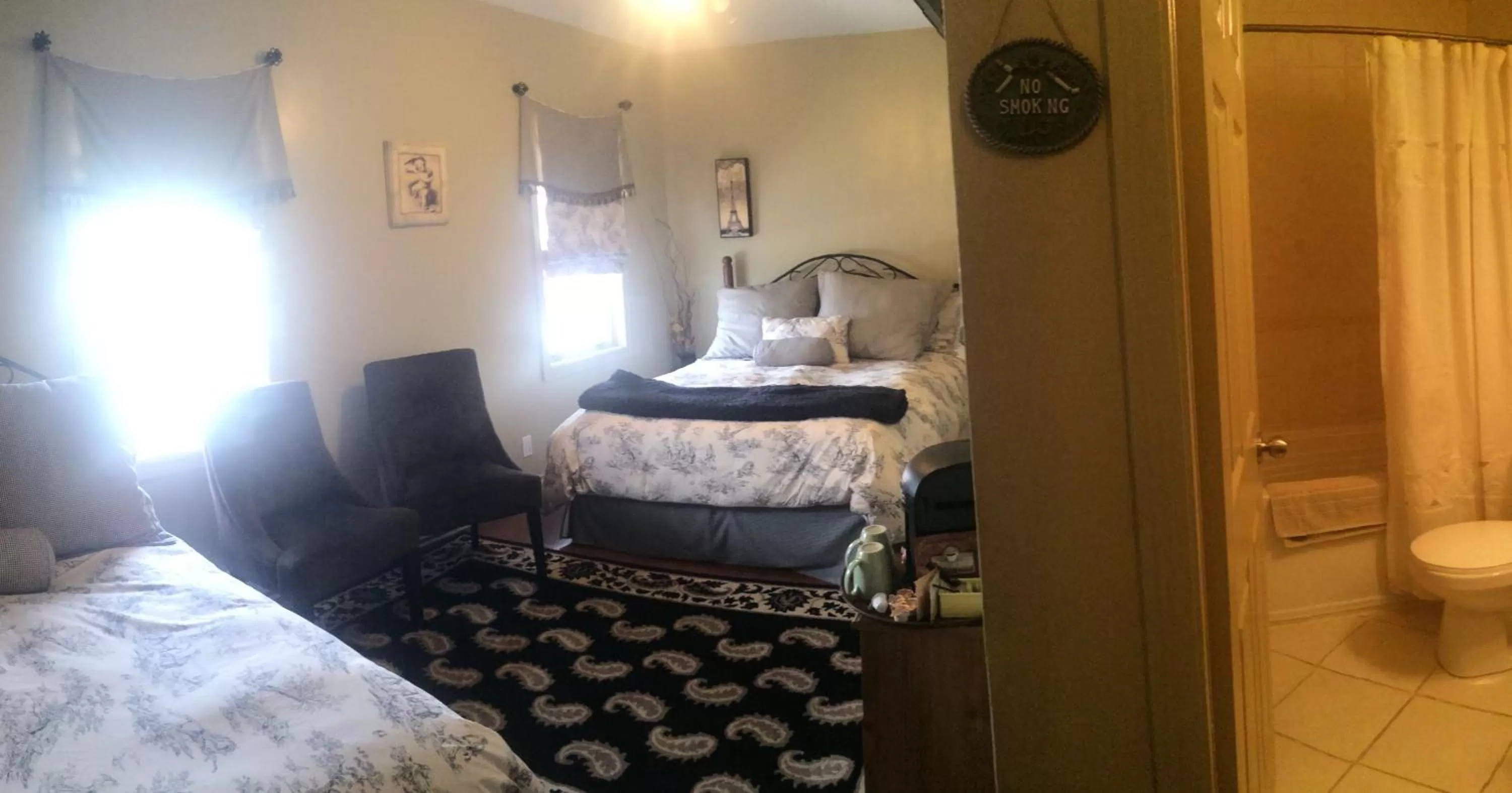 Photo of the whole room, Bed in Dominion Hotel