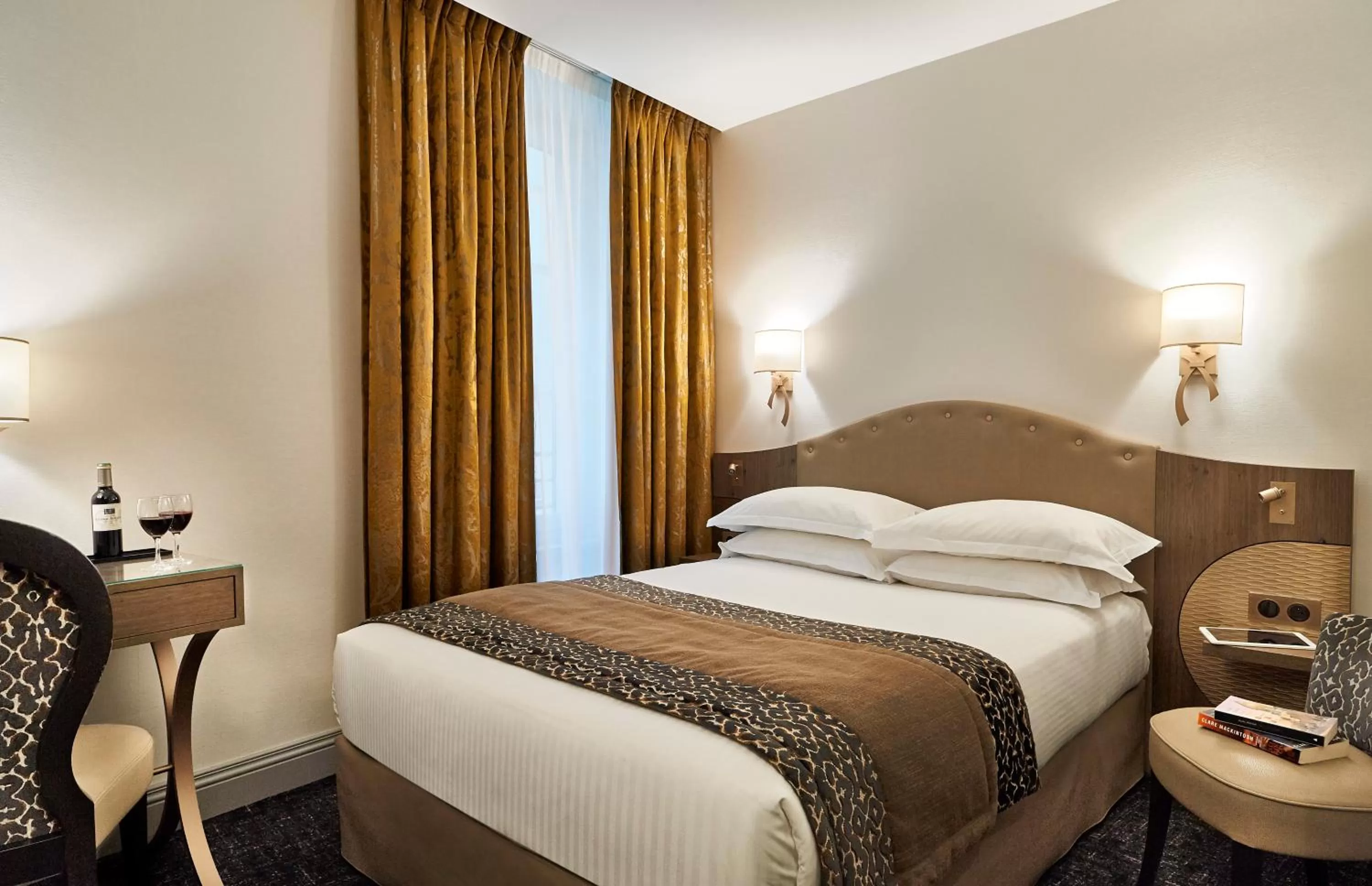 Photo of the whole room, Bed in Best Western Premier HBEO Bordeaux Centre