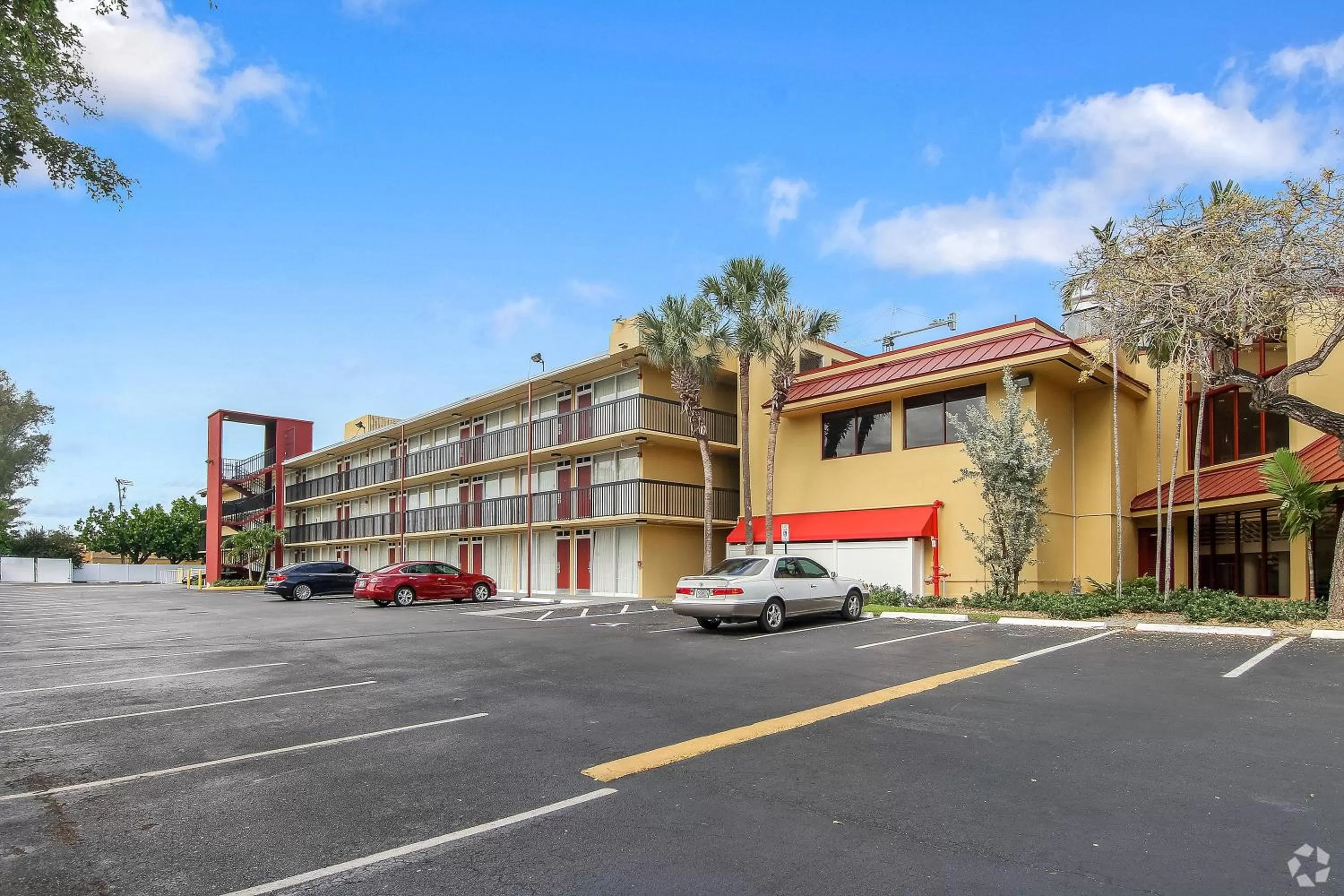 Property Building in The Link Hotel on Sunrise