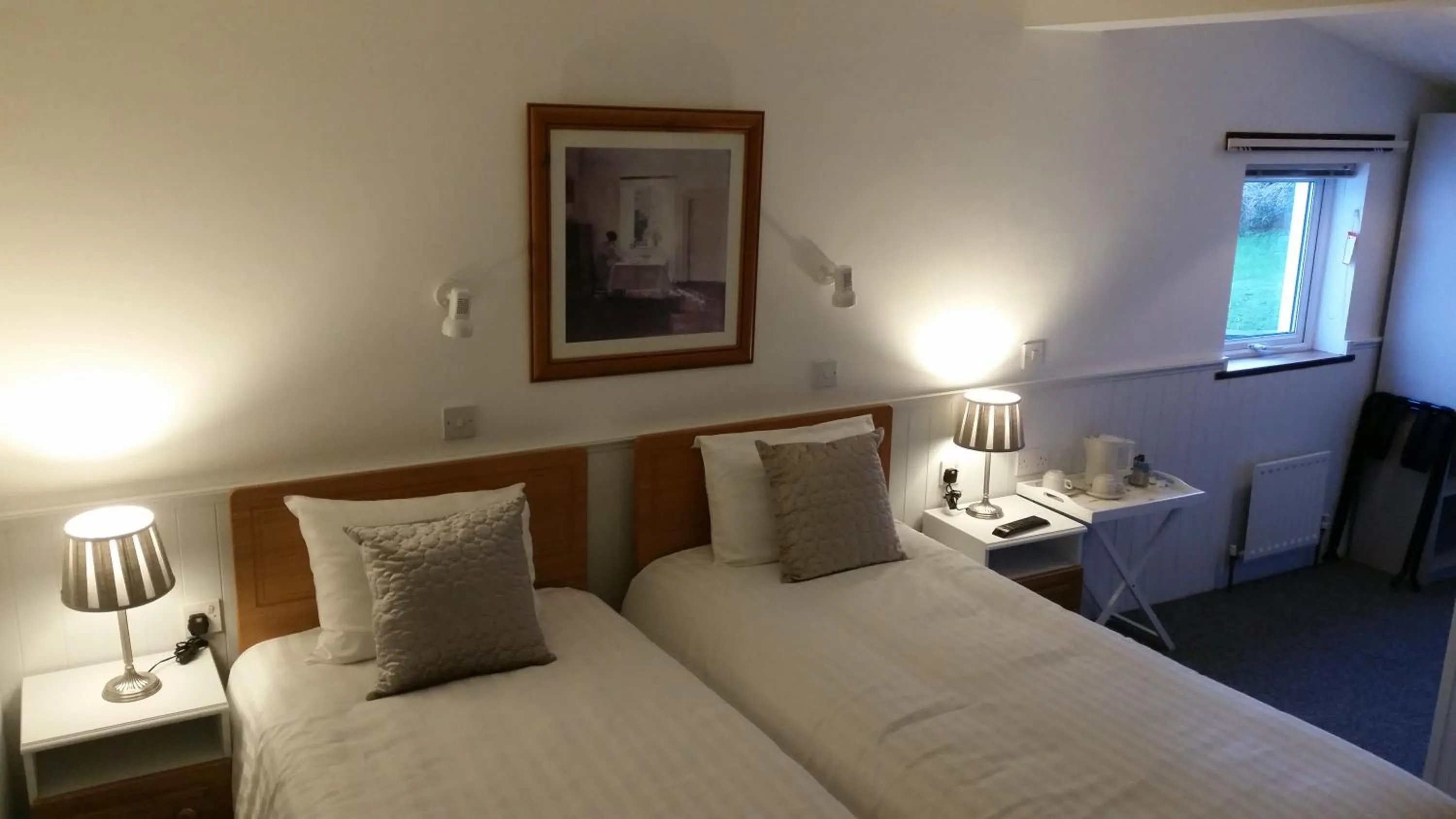 Bedroom, Bed in Halfway House Hotel