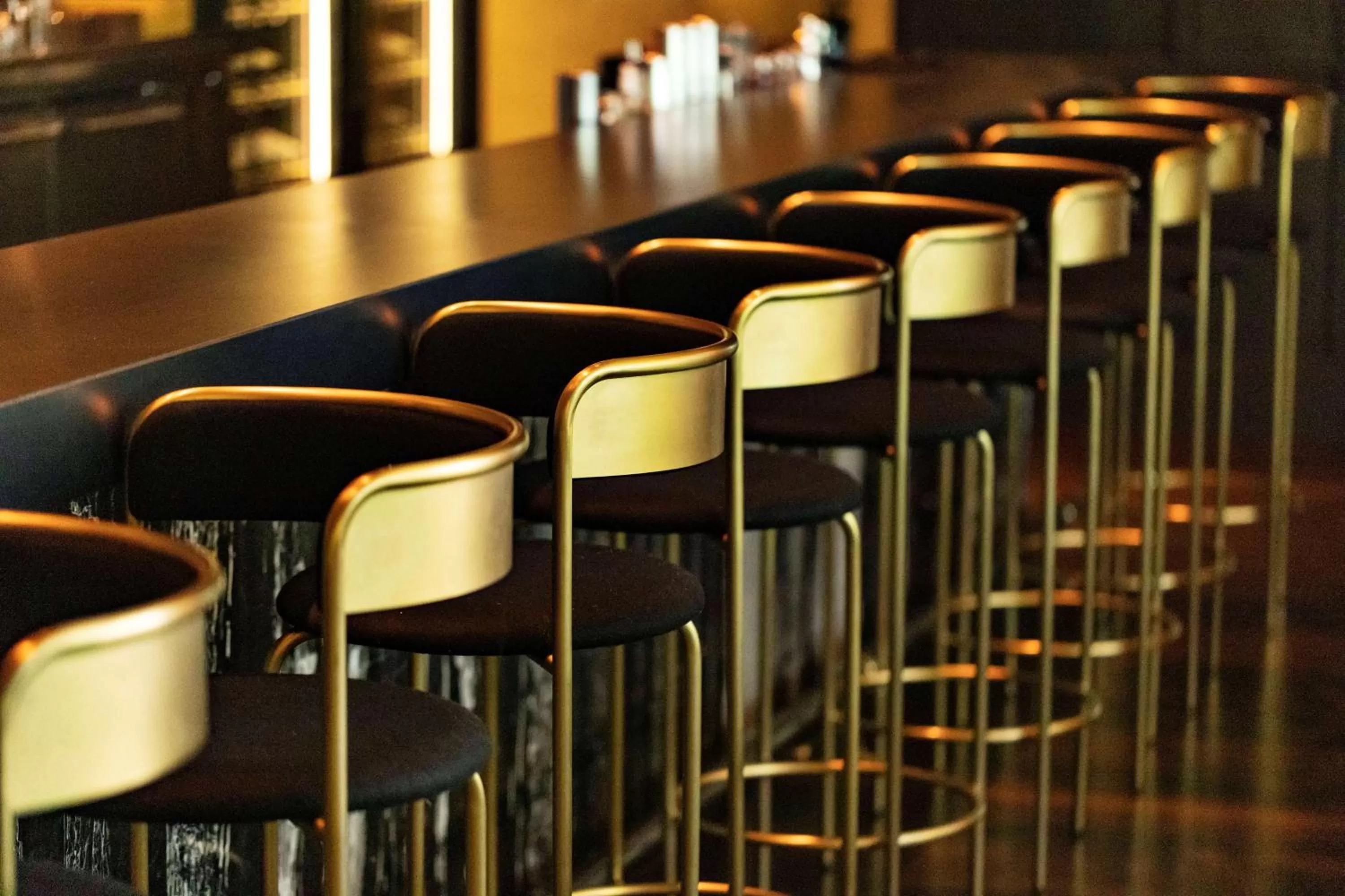 Lounge or bar in Shangri-La Vancouver