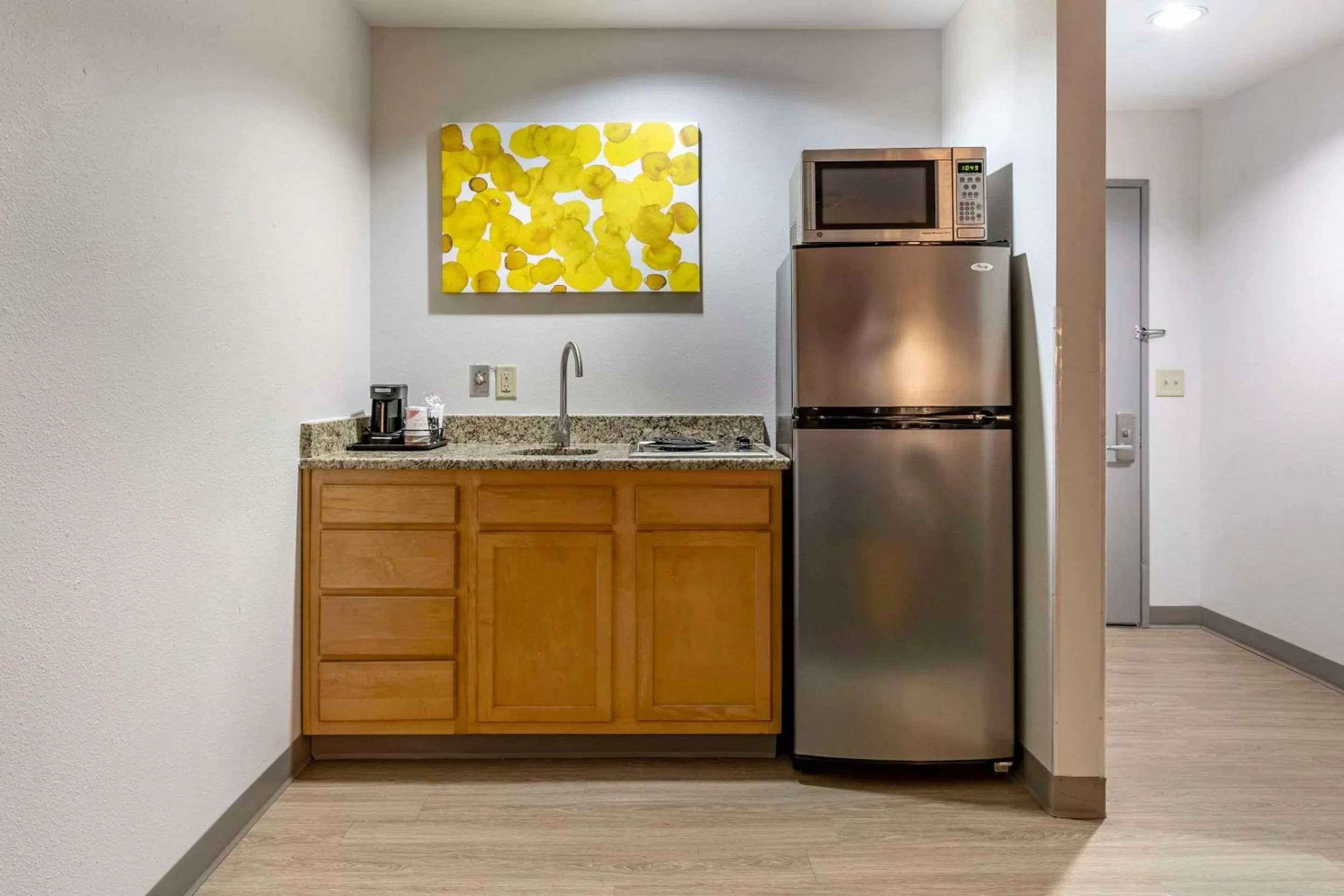 Kitchen or kitchenette in Comfort Inn & Suites