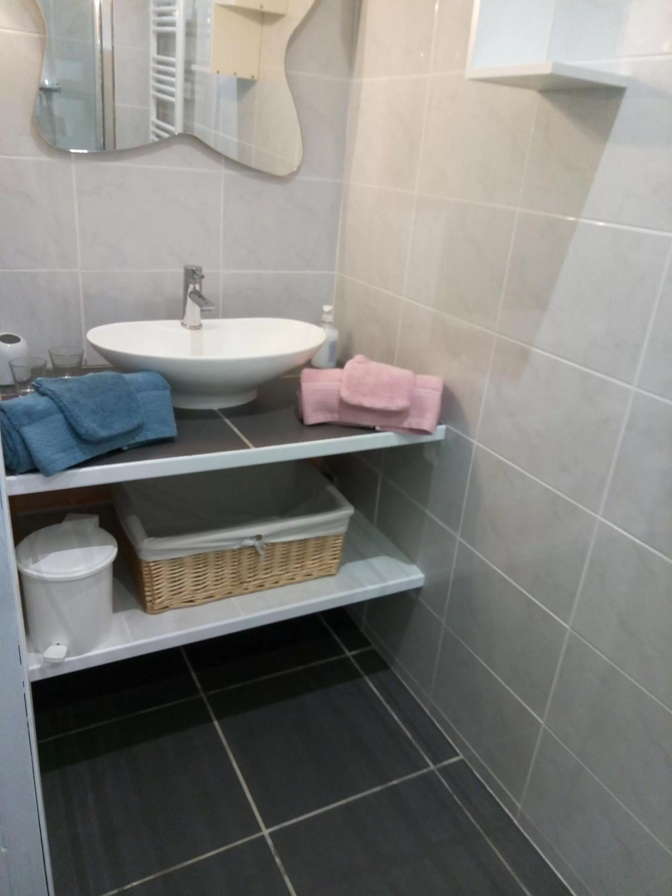 Bathroom in la chambre du clos Barriant