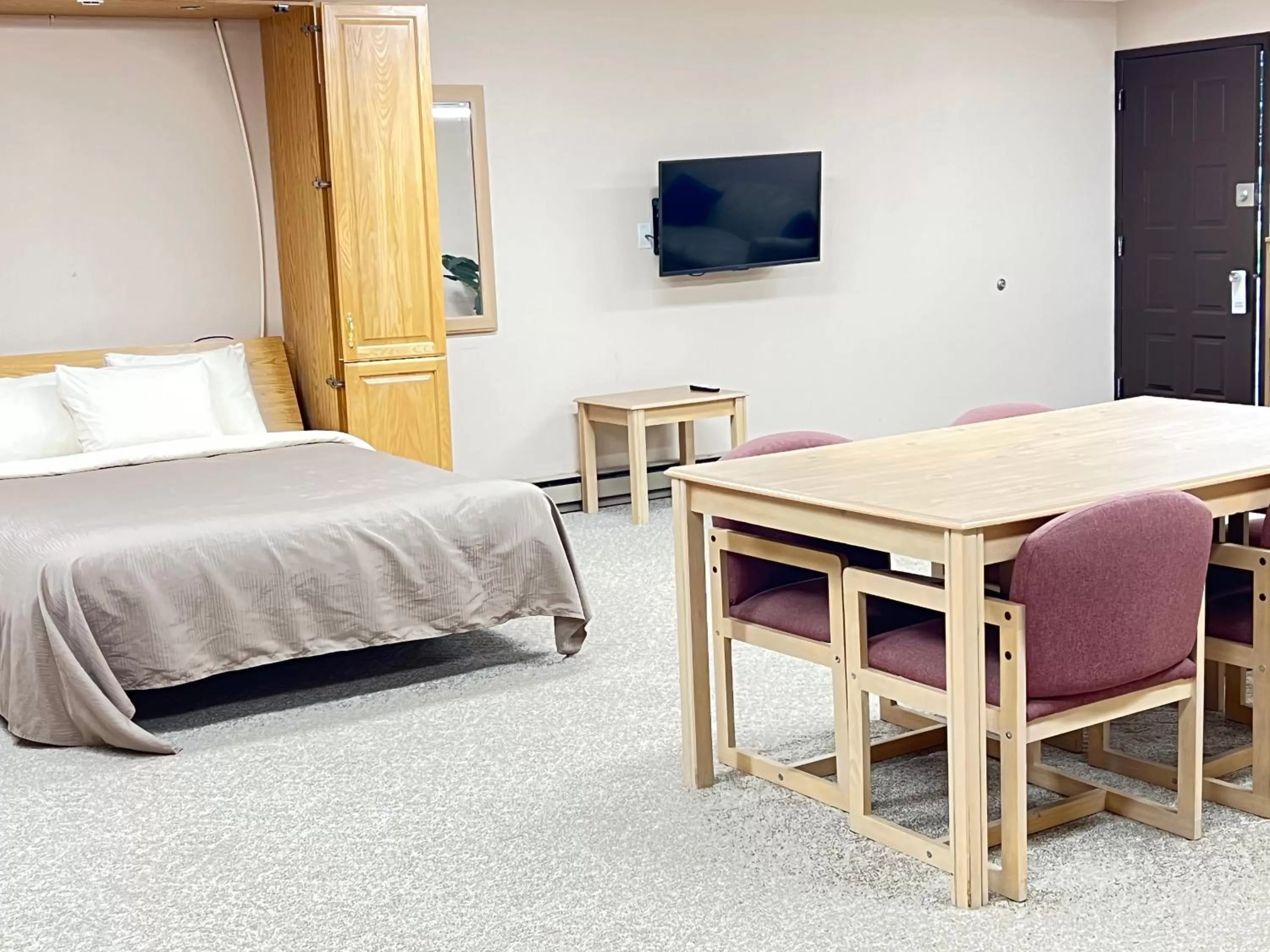 Bed in Viking Arms Inn - Ludington