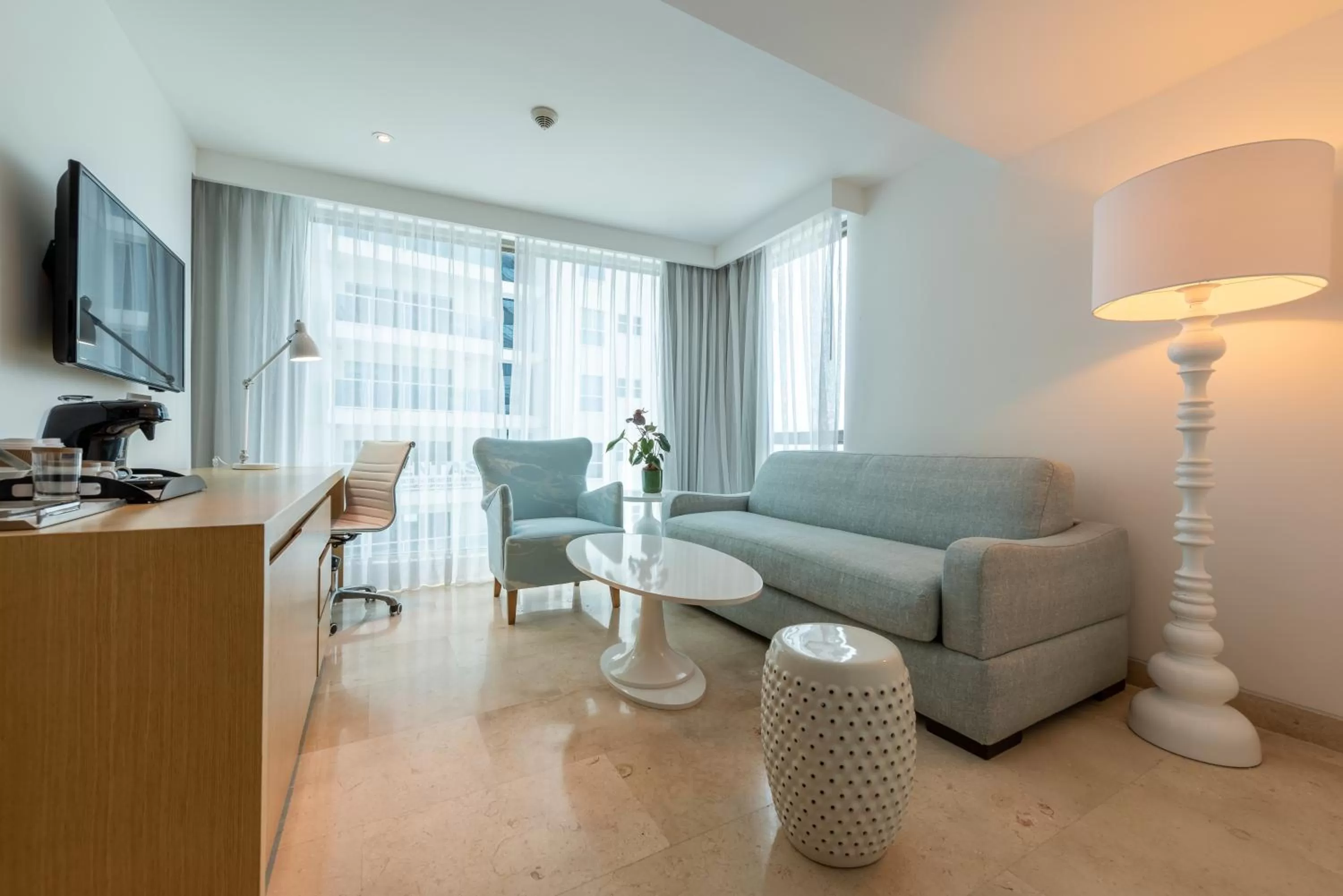 Living room in Radisson Cartagena Ocean Pavillion Hotel