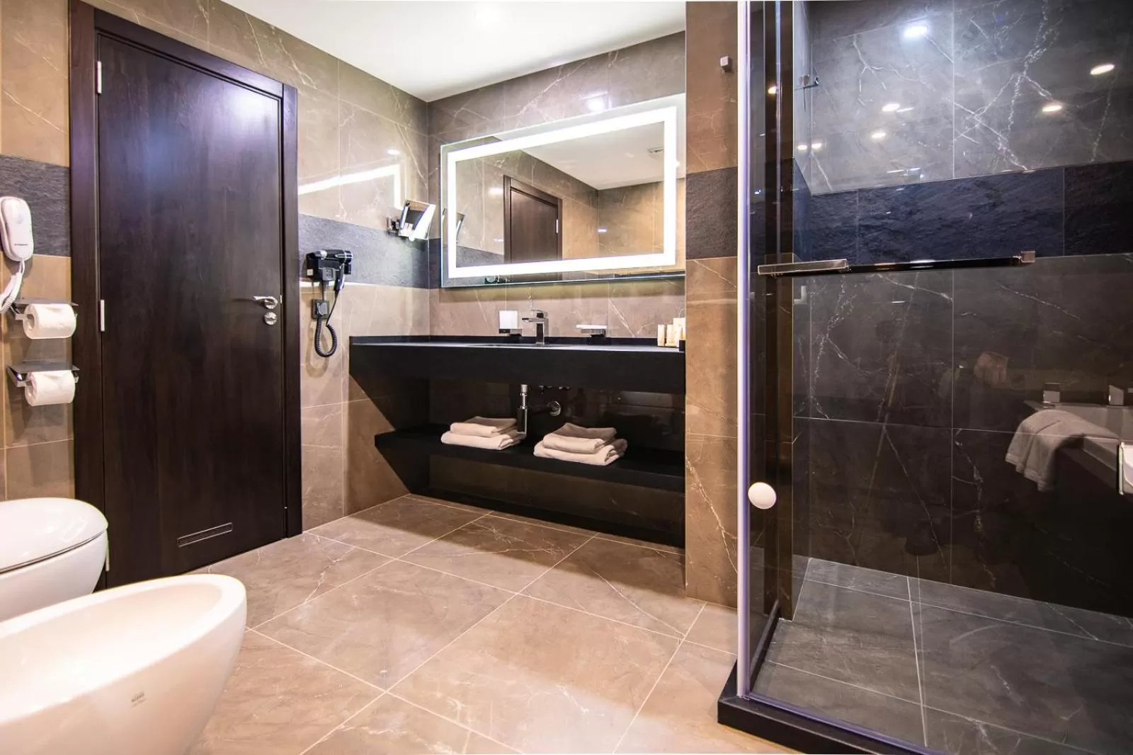 Bathroom in Hotel Cherno More