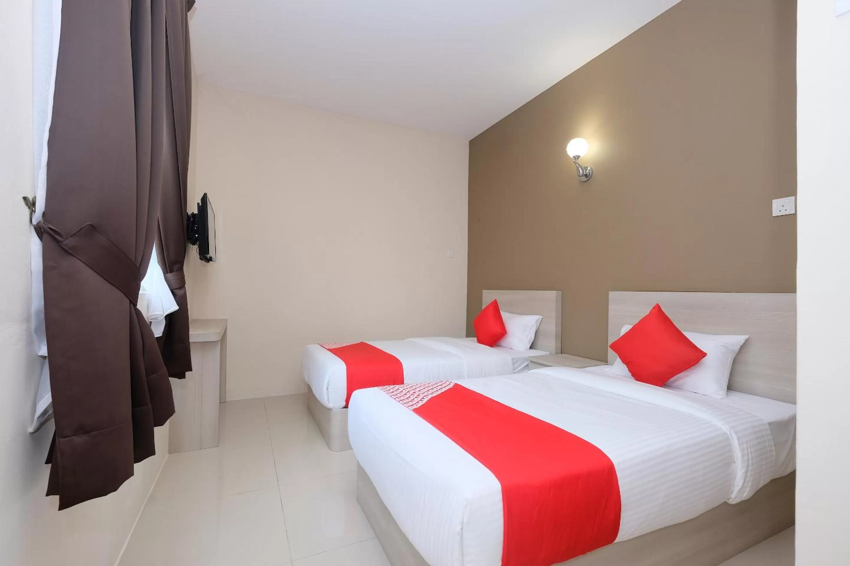 Bedroom, Bed in Super OYO 43935 Mancalin Hotel