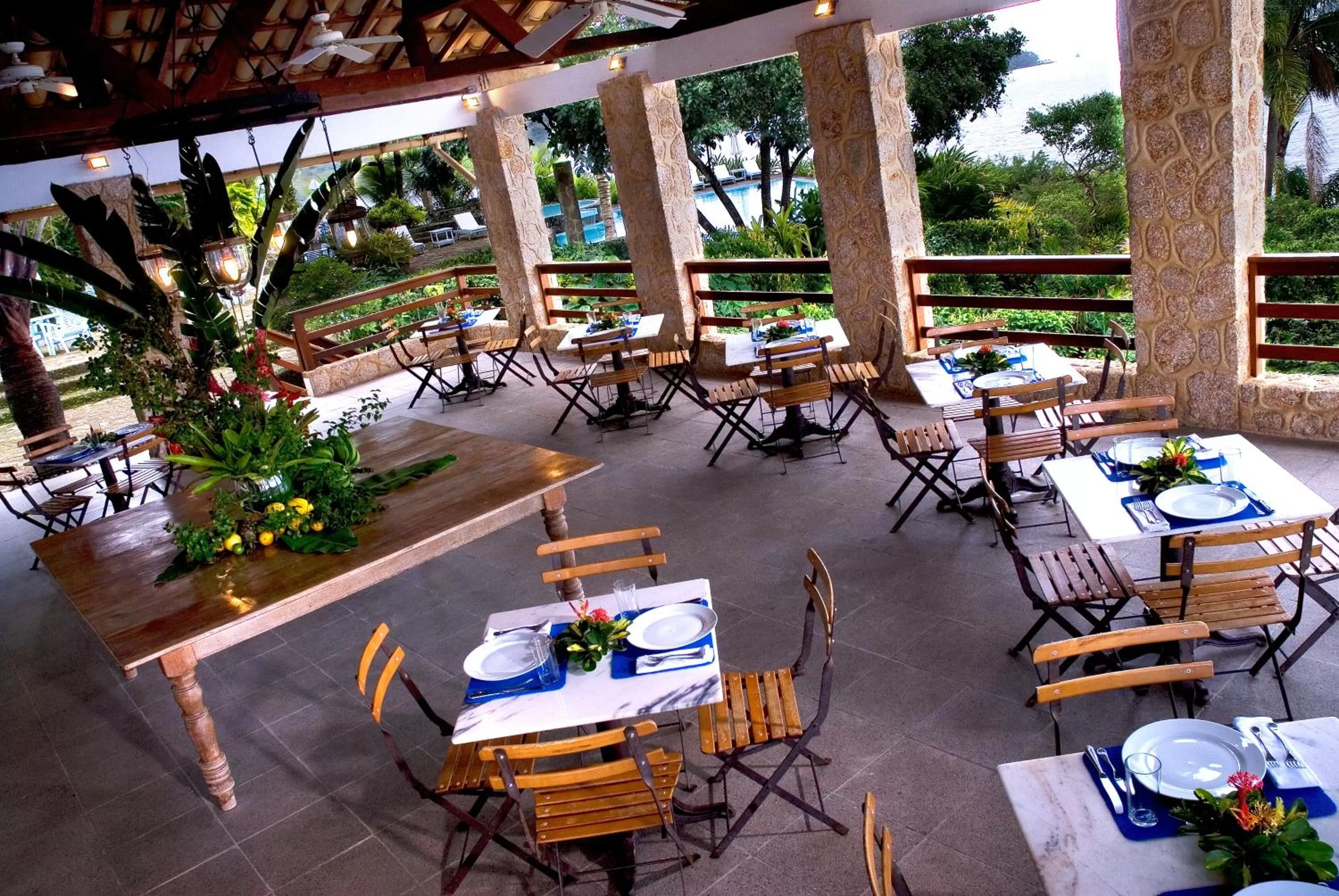 Restaurant/places to eat in Santa Clara Hotel