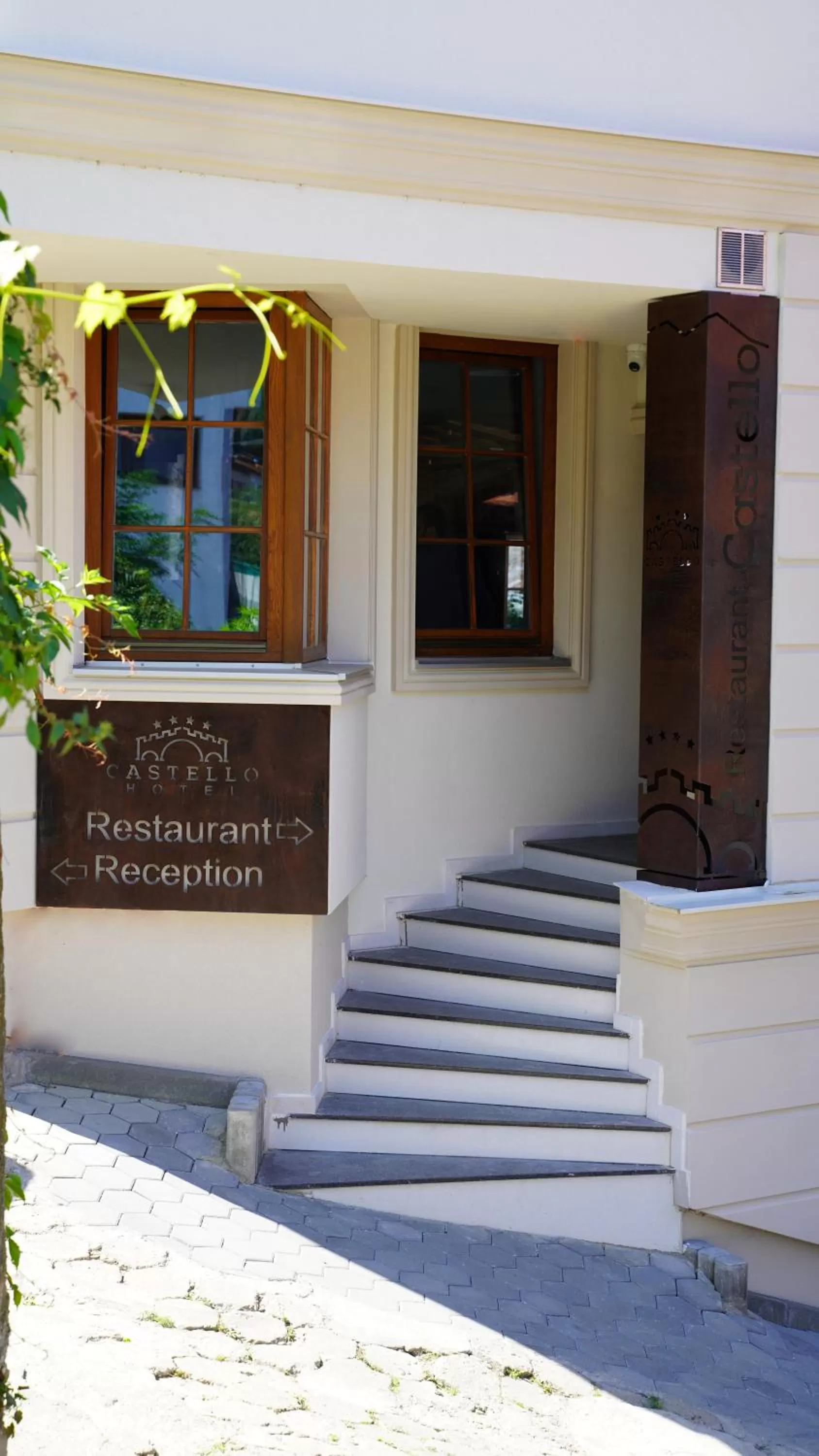 Facade/entrance in Hotel Castello
