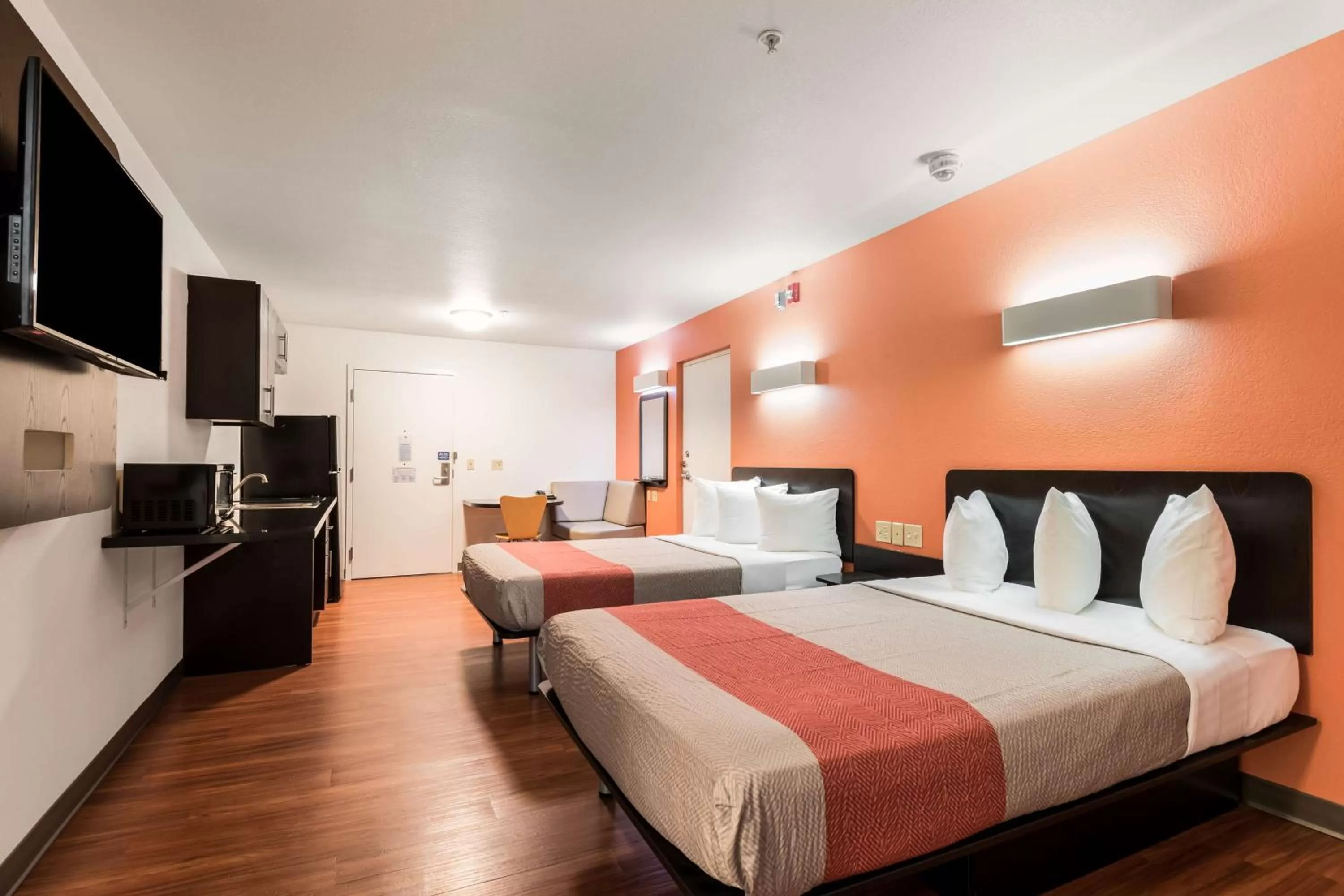 Photo of the whole room, Bed in Motel 6 Wilkes Barre Arena