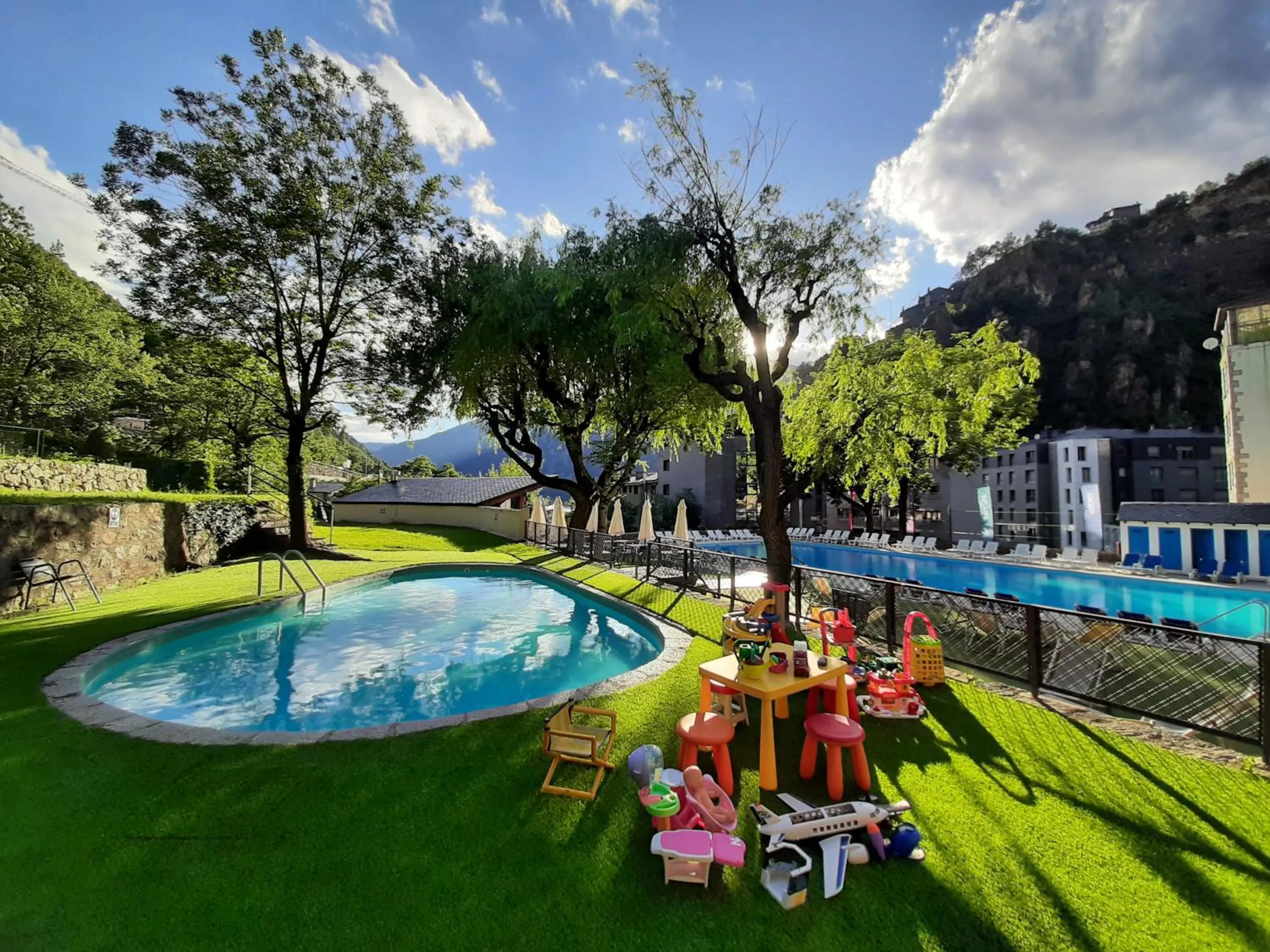 Swimming pool in Hotel & Aparthotel Cosmos