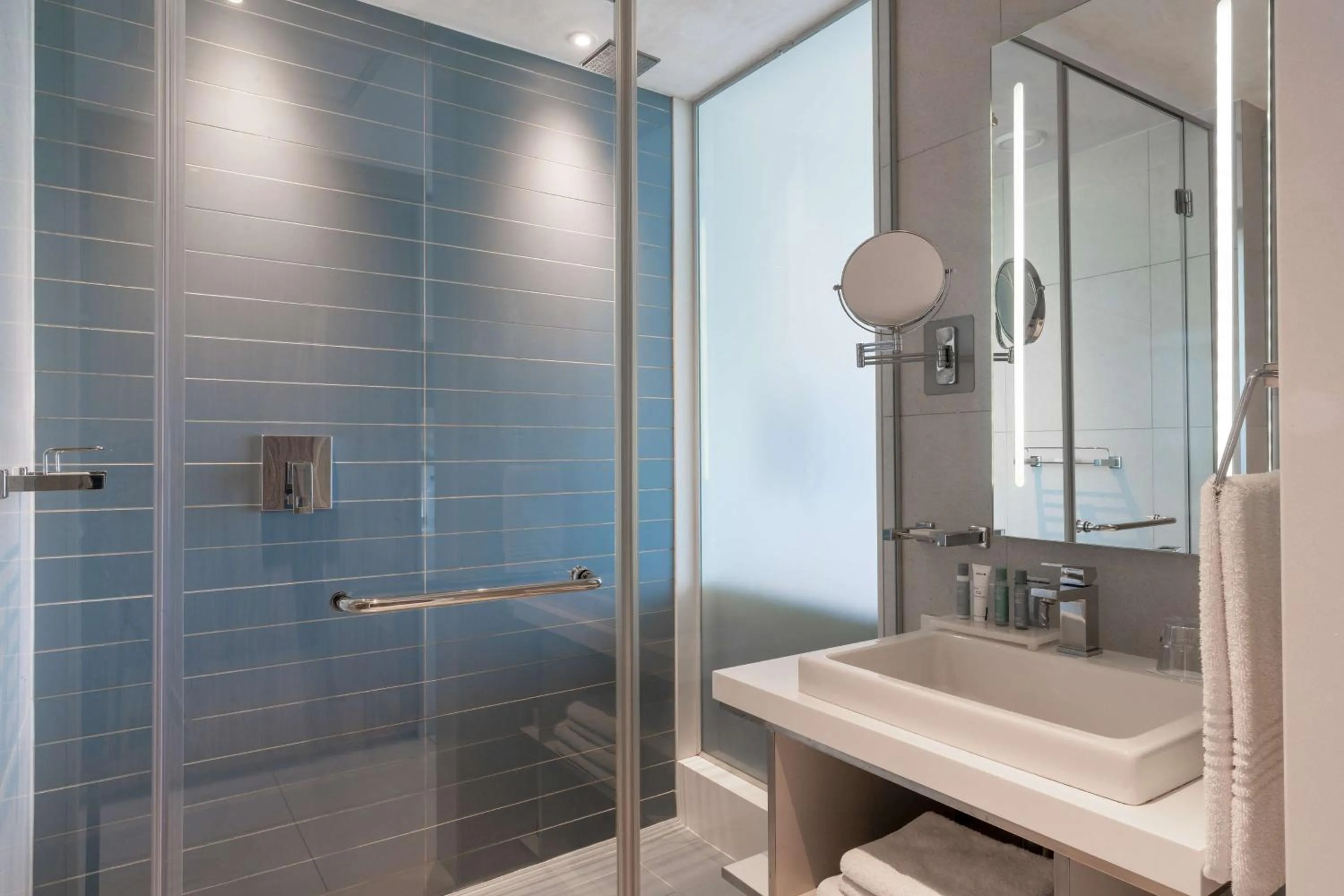 Shower in Radisson Blu Hotel & Residence Maputo